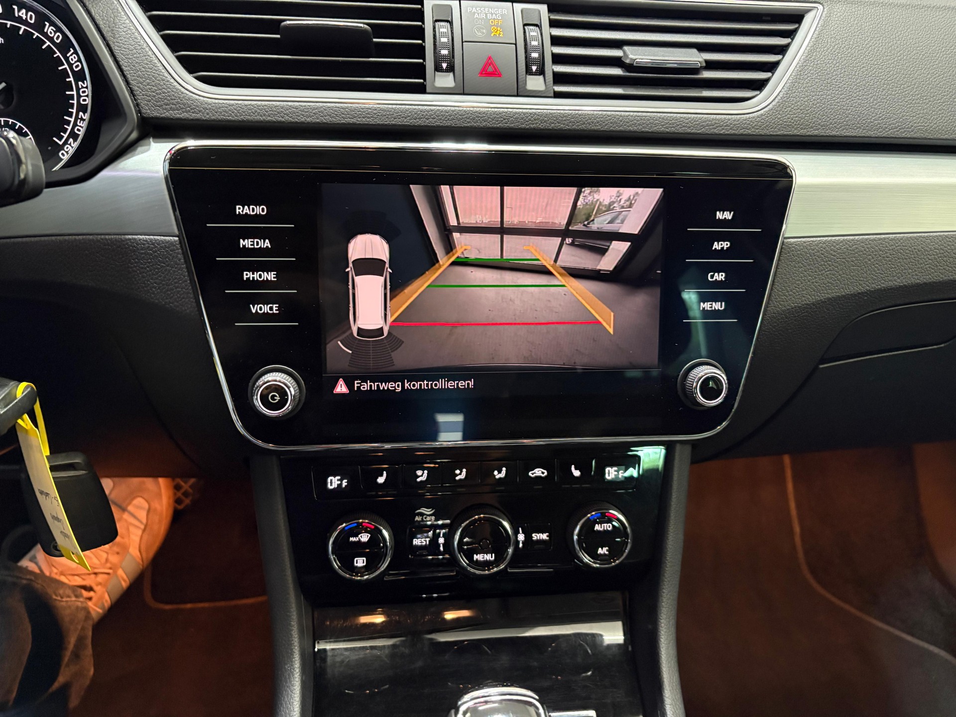 SKODA Superb Combi 1.5 TSI ACT Ambition DSG-image-7