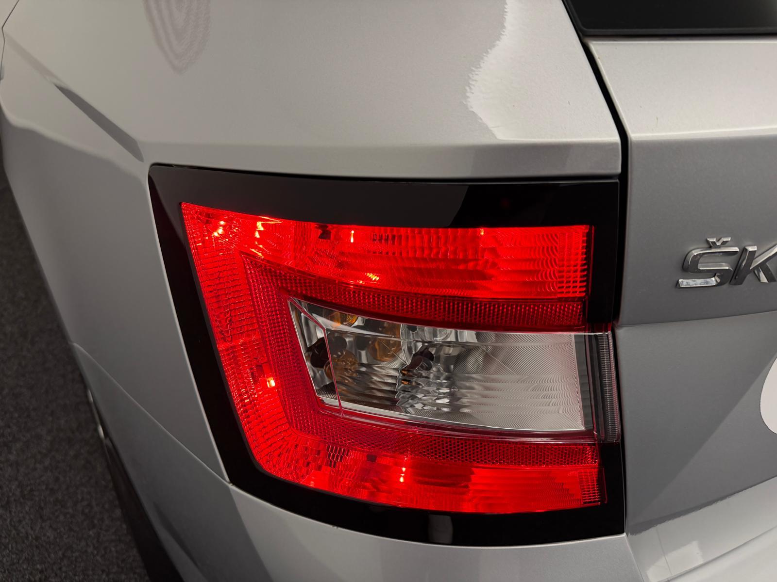 SKODA Fabia Combi 1.0 TSI Swiss Line 25 DSG-image-8