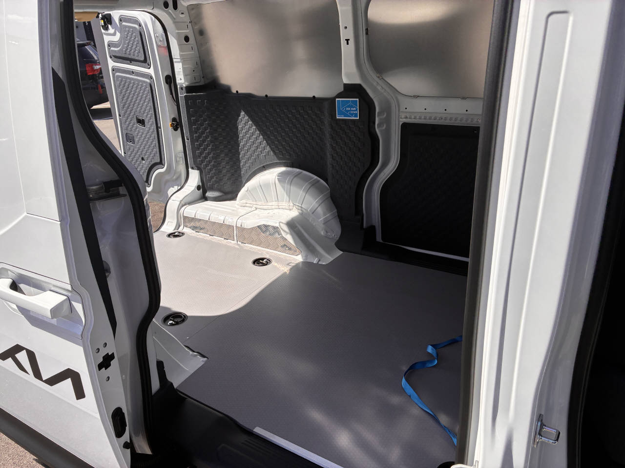 KIA PV5 Cargo 71.2 kWh Plus-image-8