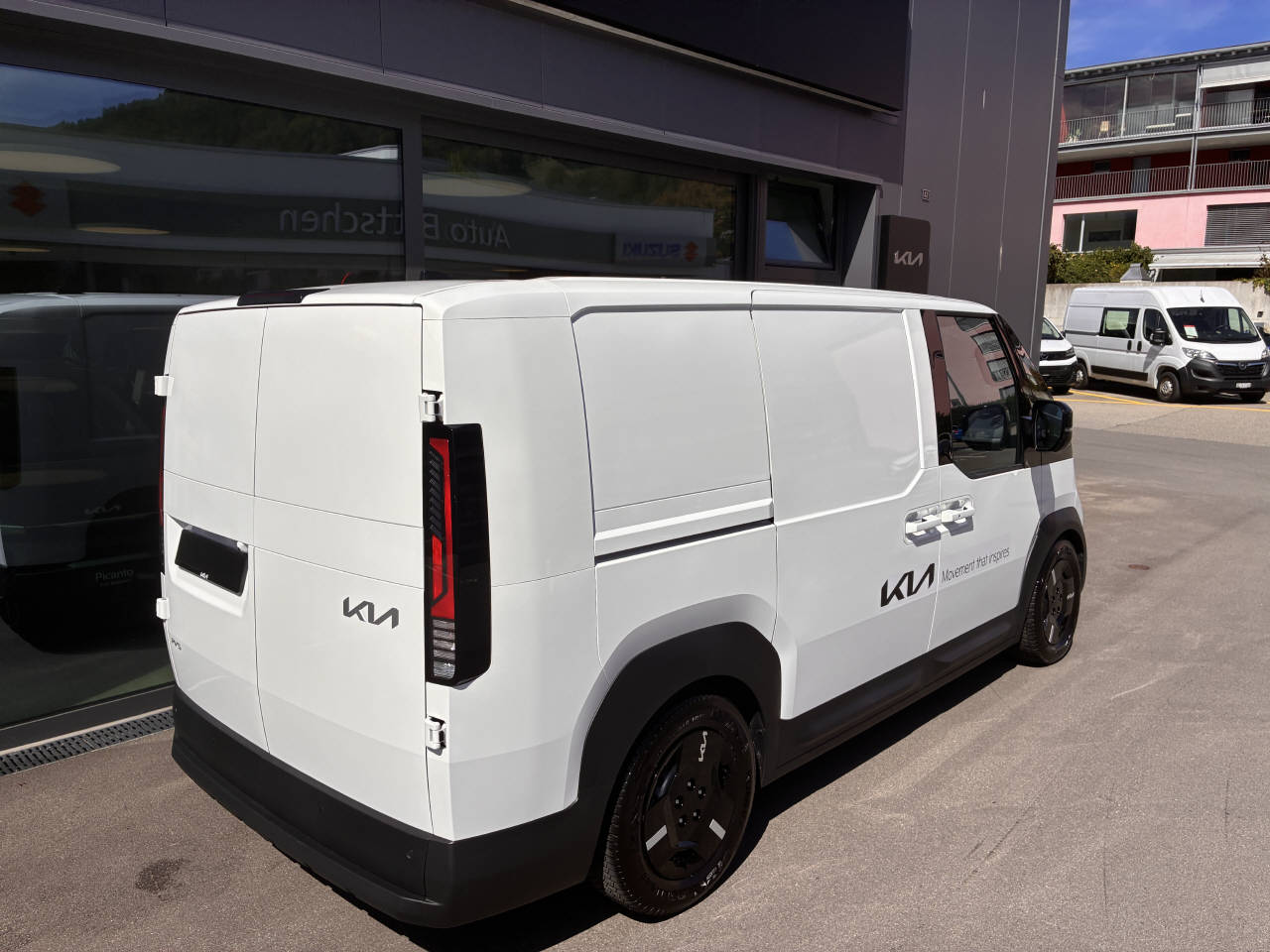 KIA PV5 Cargo 71.2 kWh Plus-image-4