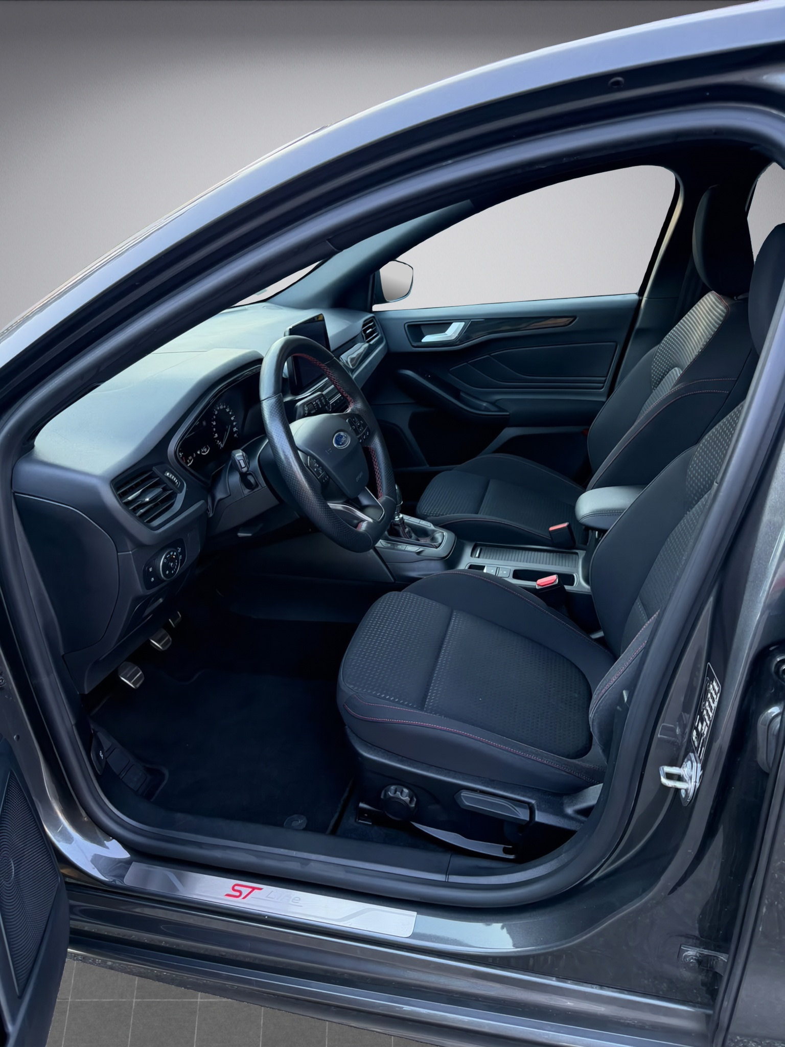 FORD Focus 2.0 TDCi ST Line * Diesel *-image-9