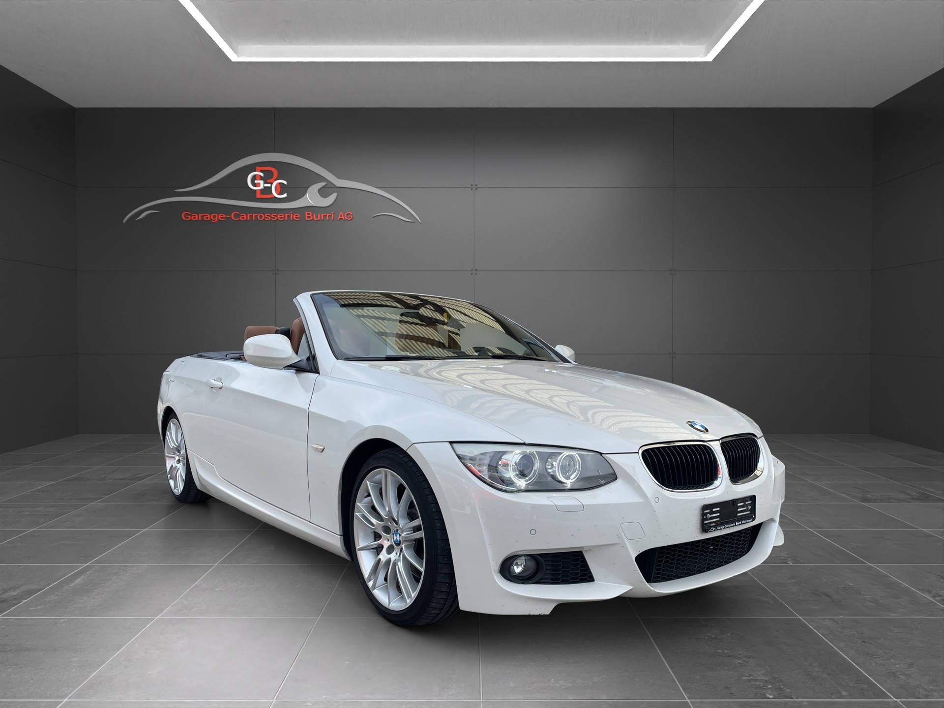 BMW 330i Cabriolet Steptronic-image-2