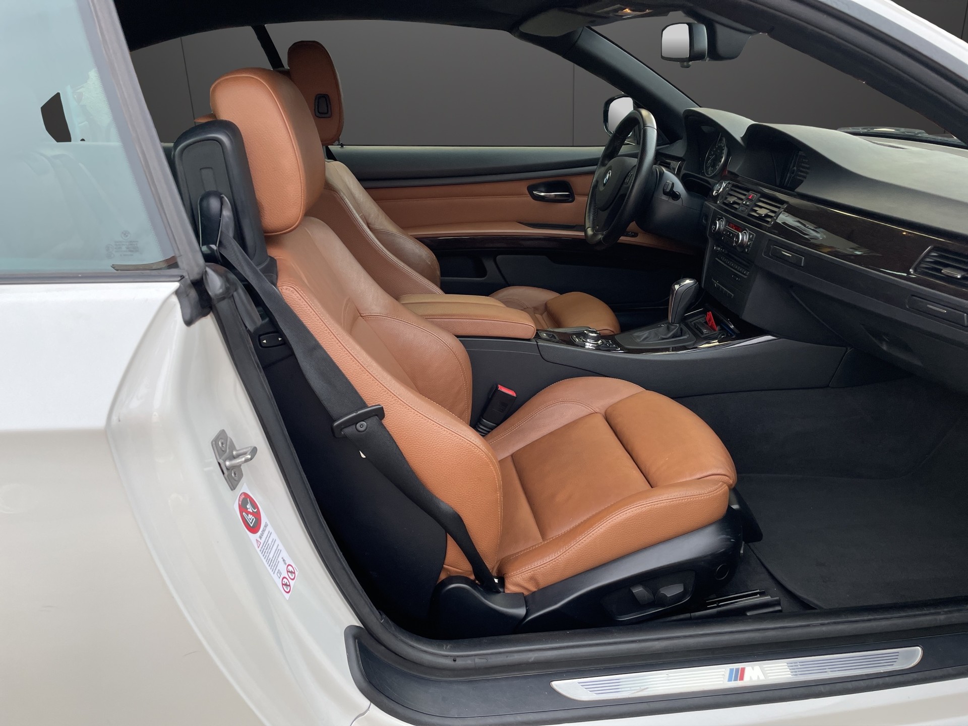 BMW 330i Cabriolet Steptronic-image-15