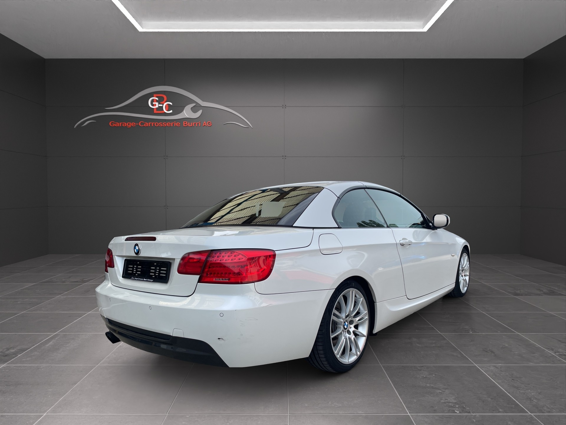 BMW 330i Cabriolet Steptronic-image-3