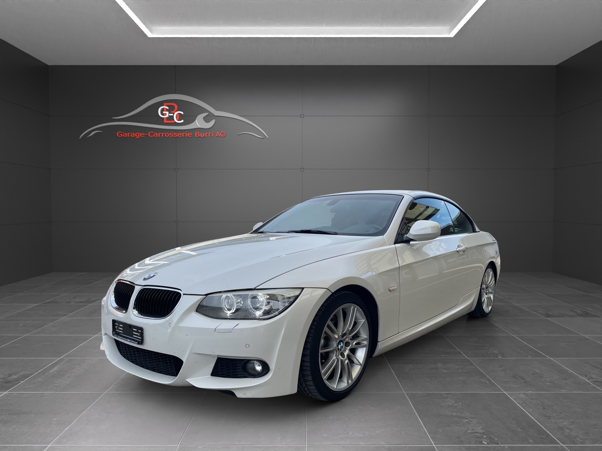 BMW 330i Cabriolet Steptronic-image-0