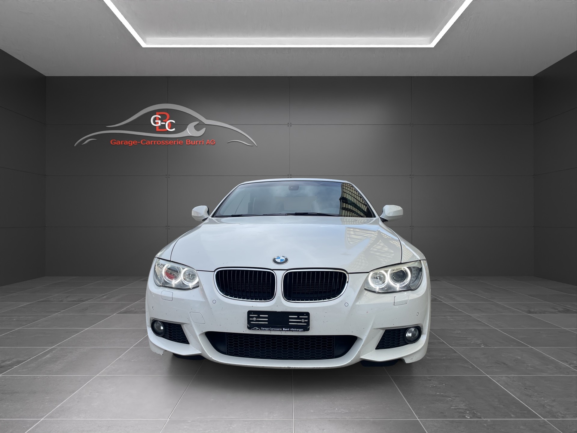 BMW 330i Cabriolet Steptronic-image-1