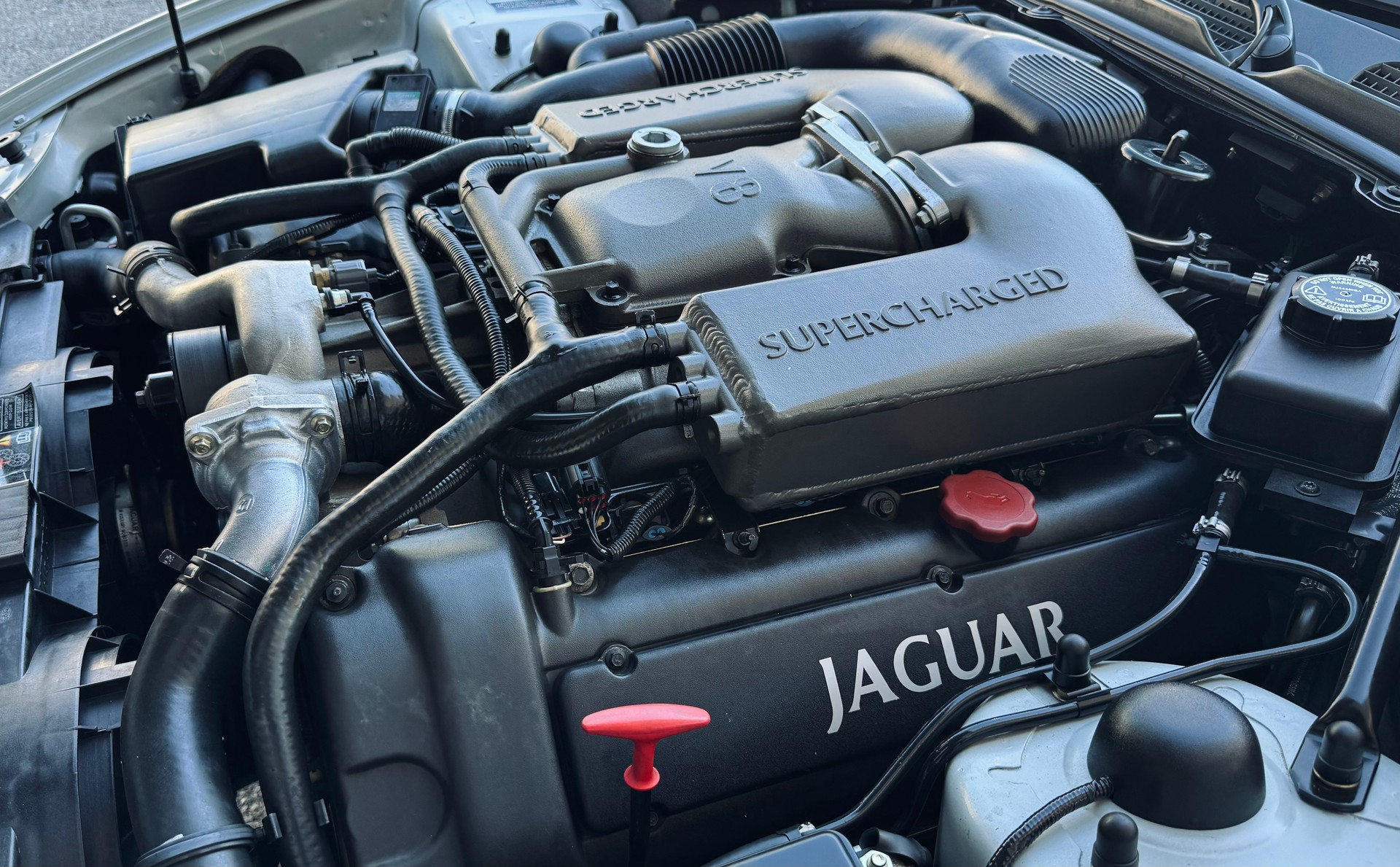 JAGUAR XKR S/C Convertible-image-18