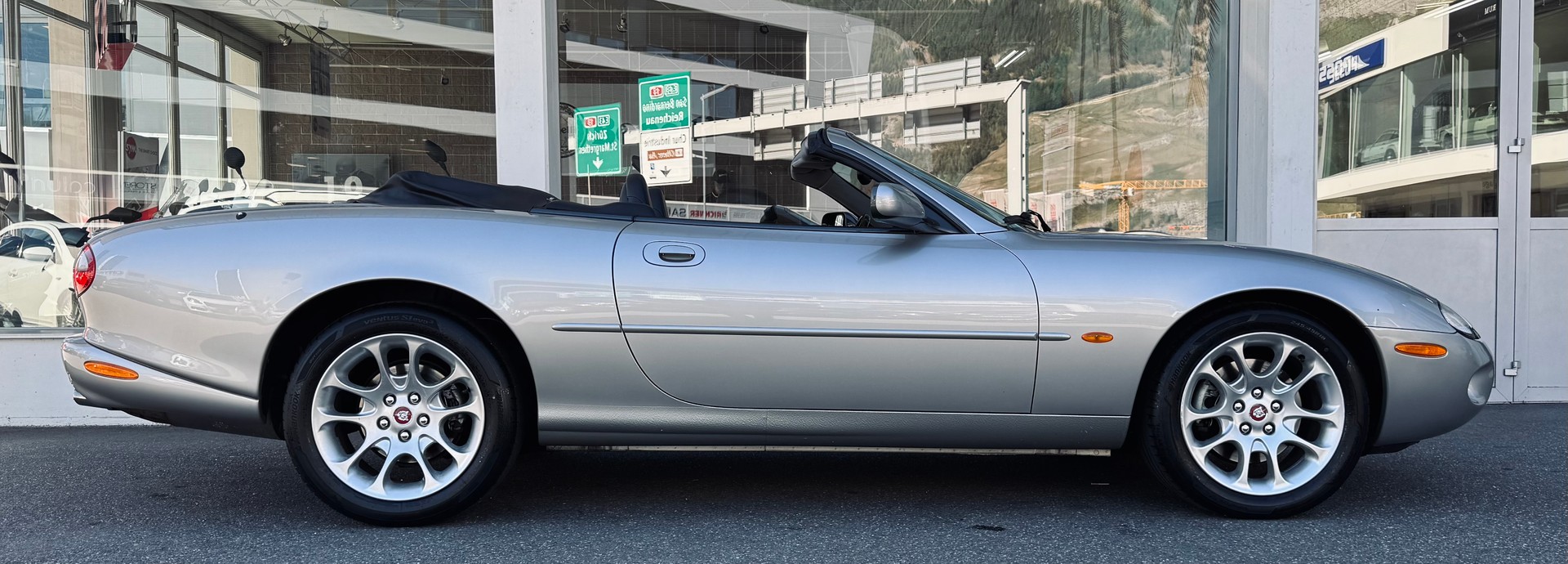 JAGUAR XKR S/C Convertible-image-1