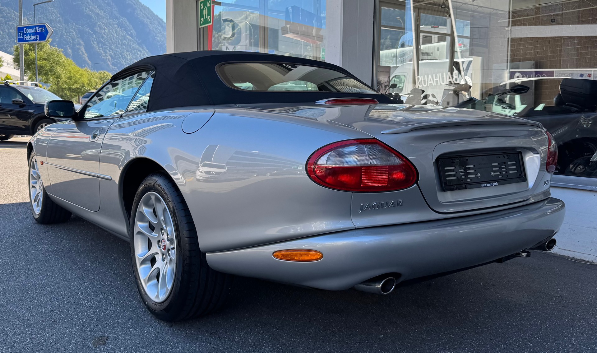 JAGUAR XKR S/C Convertible-image-4