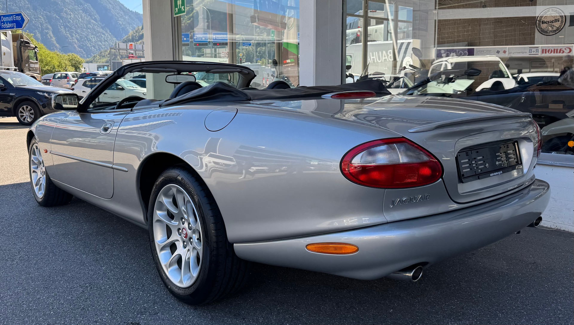 JAGUAR XKR S/C Convertible-image-5
