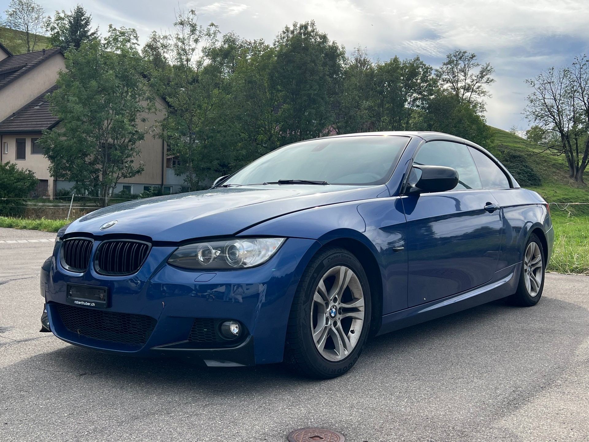 BMW 320d Cabriolet-image-0