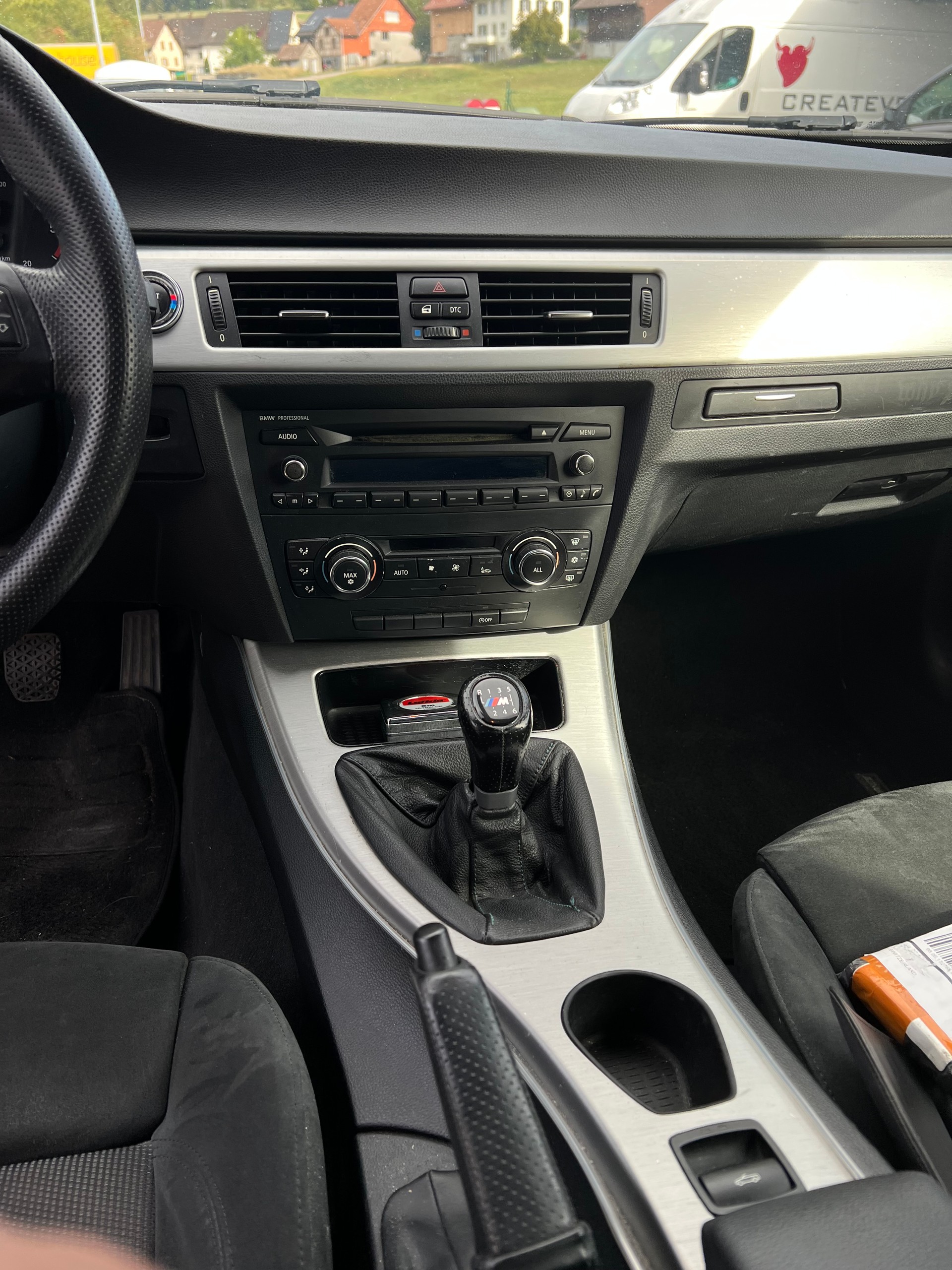 BMW 320d Cabriolet-image-9