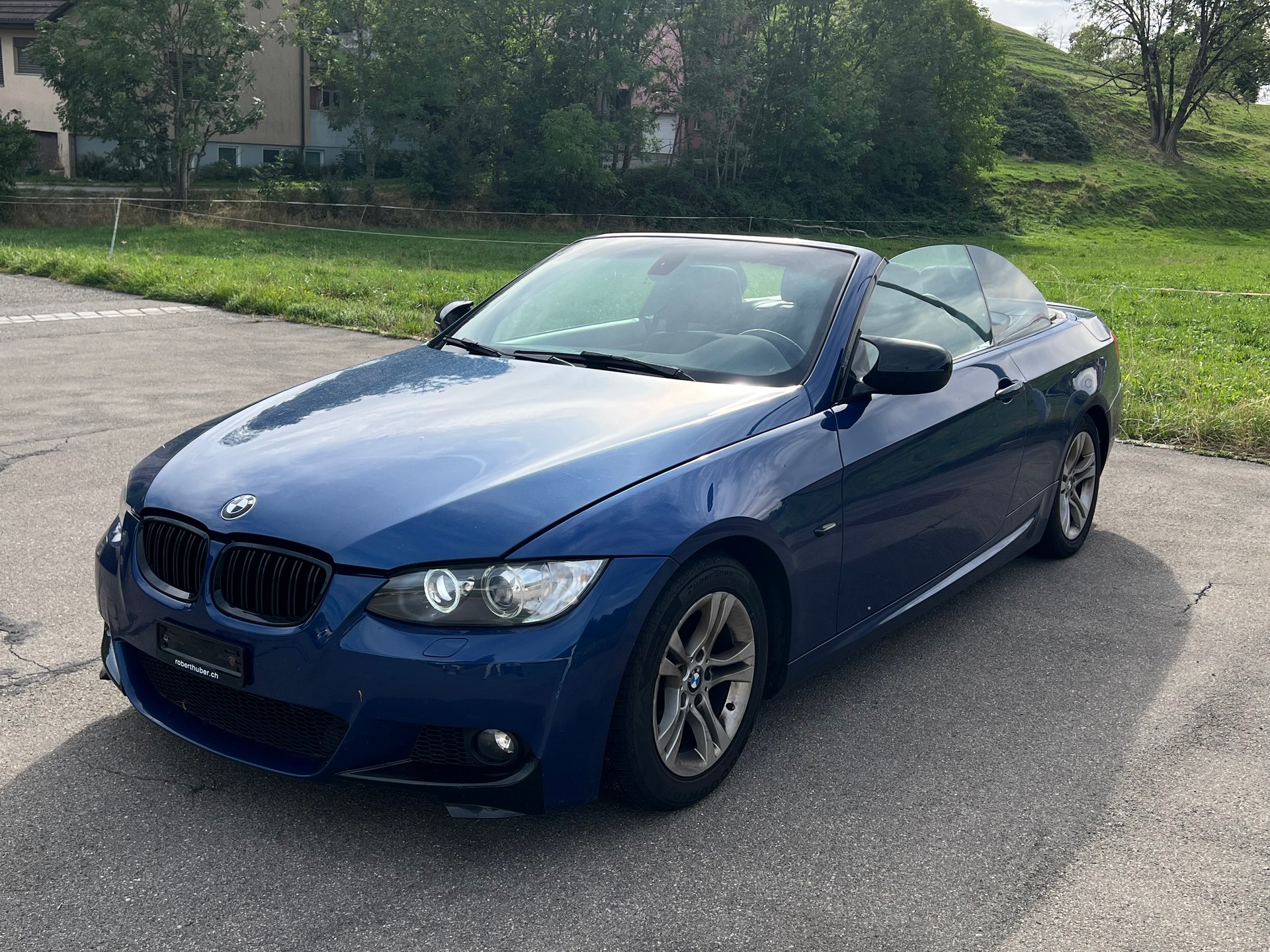 BMW 320d Cabriolet-image-4