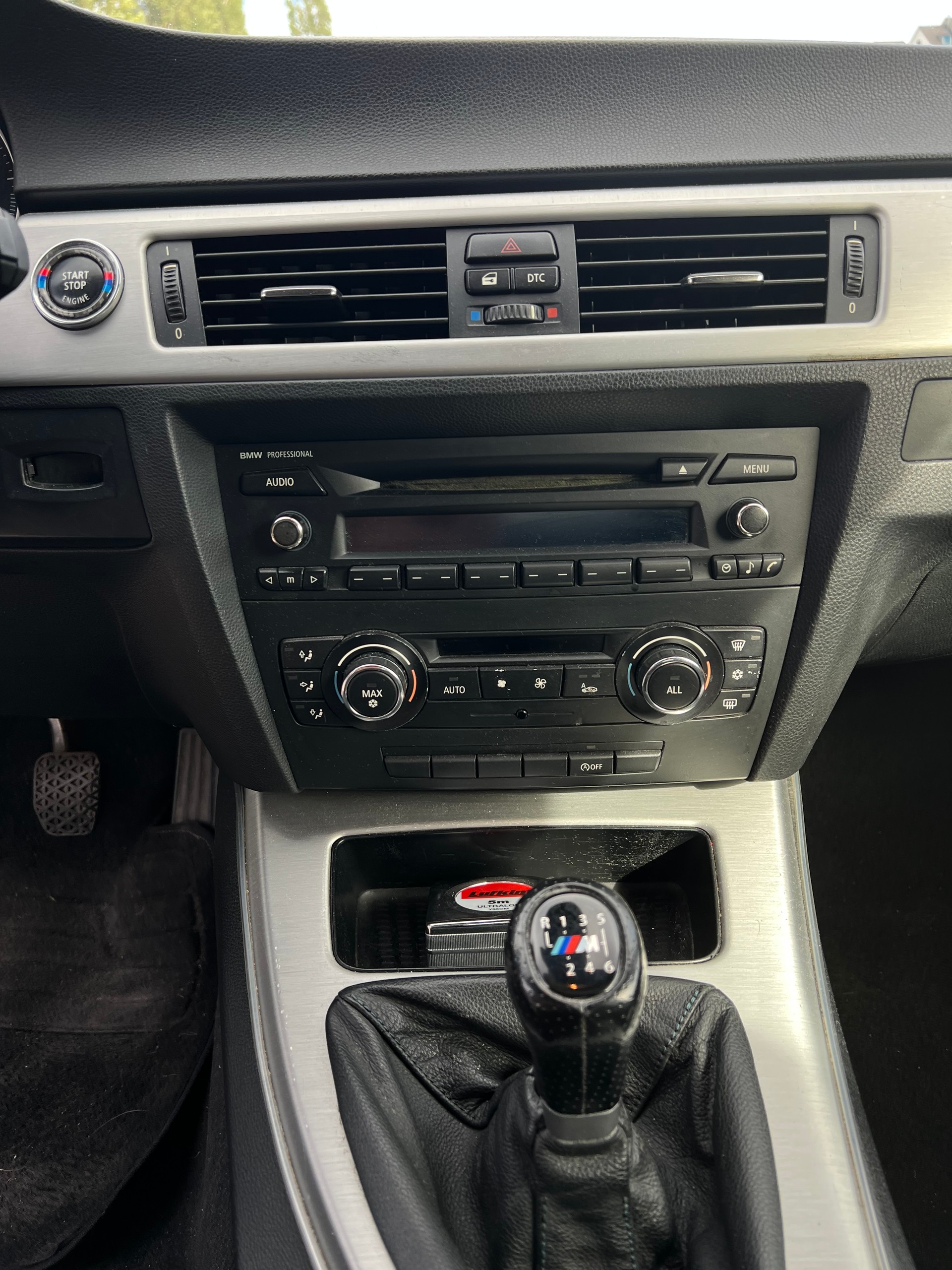 BMW 320d Cabriolet-image-10