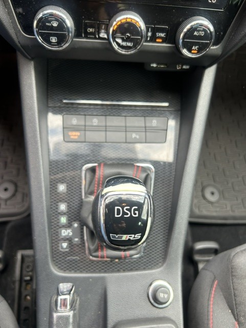 SKODA Octavia Combi 2.0 TDI RS 4x4 DSG-image-12