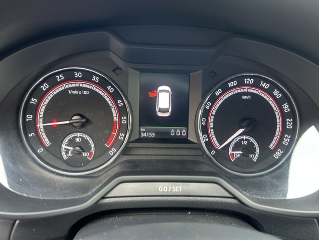 SKODA Octavia Combi 2.0 TDI RS 4x4 DSG-image-9