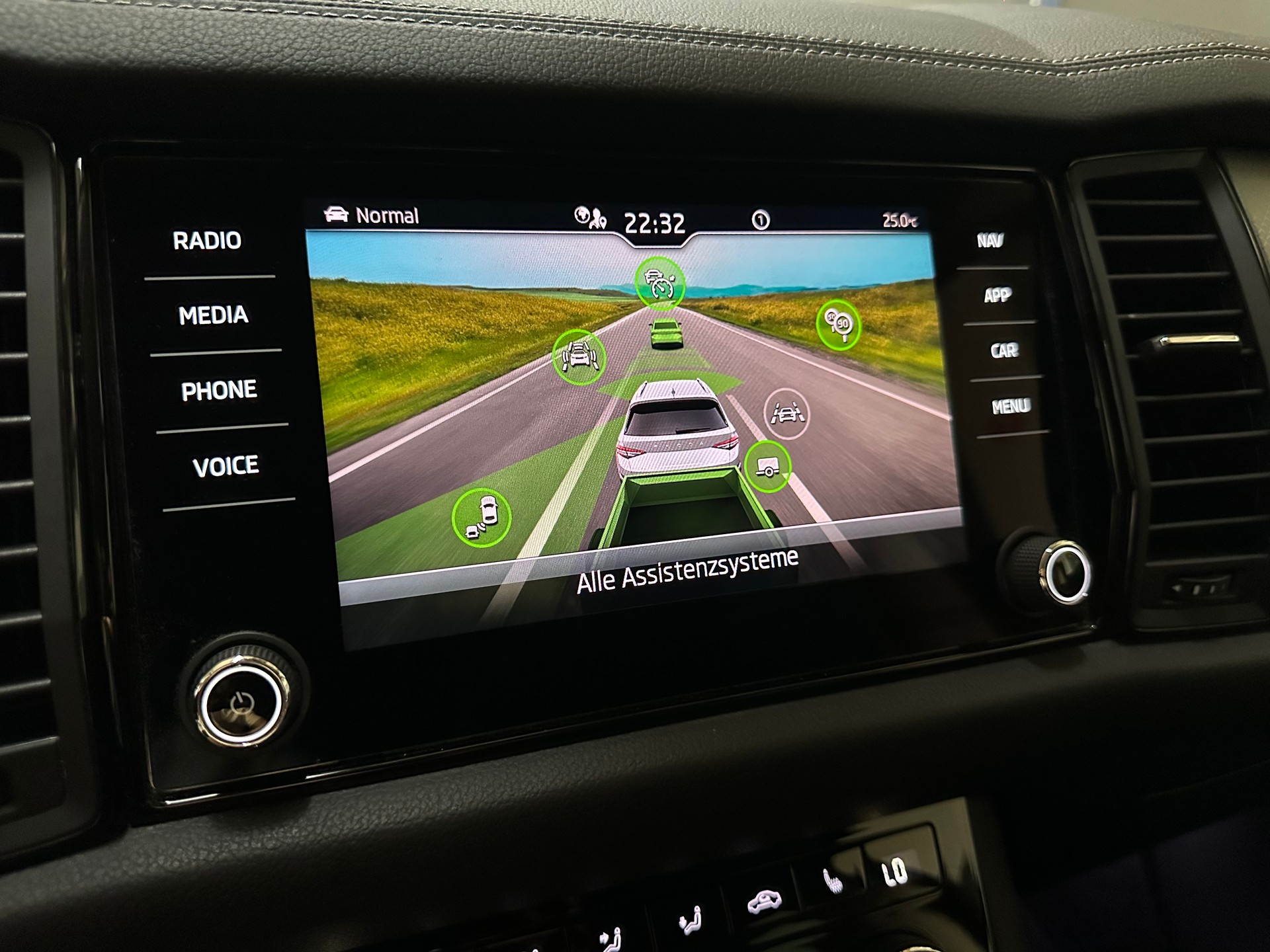 SKODA Kodiaq 2.0 TSI 4x4 Clever *CH* *Garantie* *7-Plätzer*-image-18