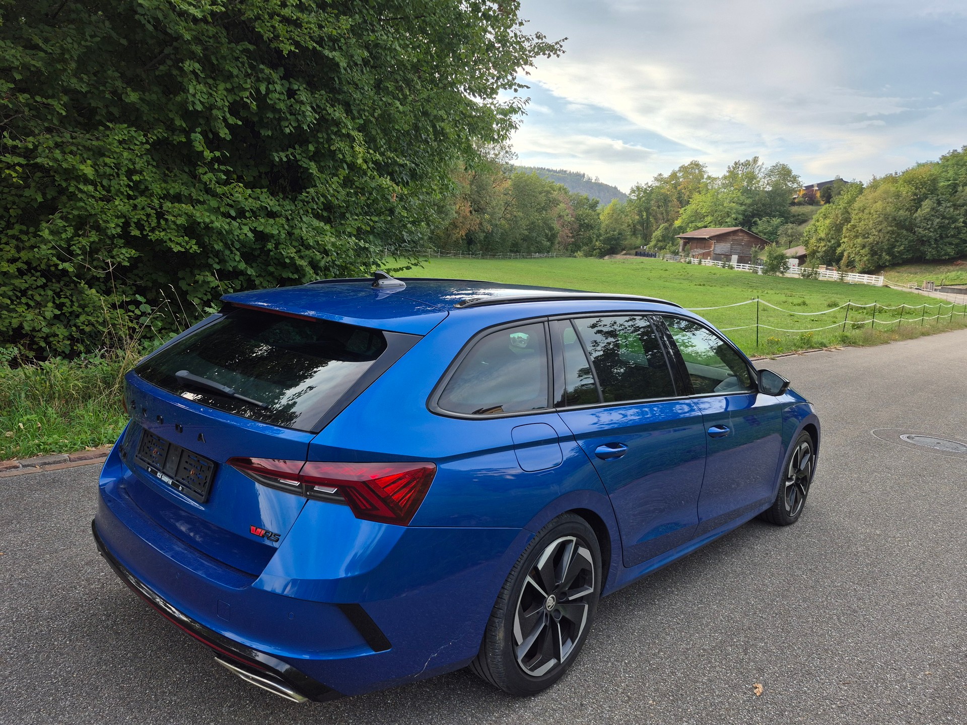 SKODA Octavia Combi 2.0 TDI DSG RS 4x4-image-3