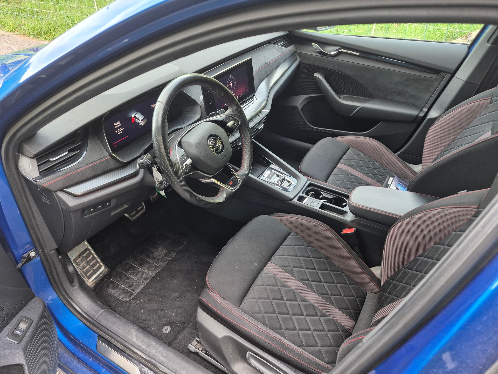 SKODA Octavia Combi 2.0 TDI DSG RS 4x4-image-7