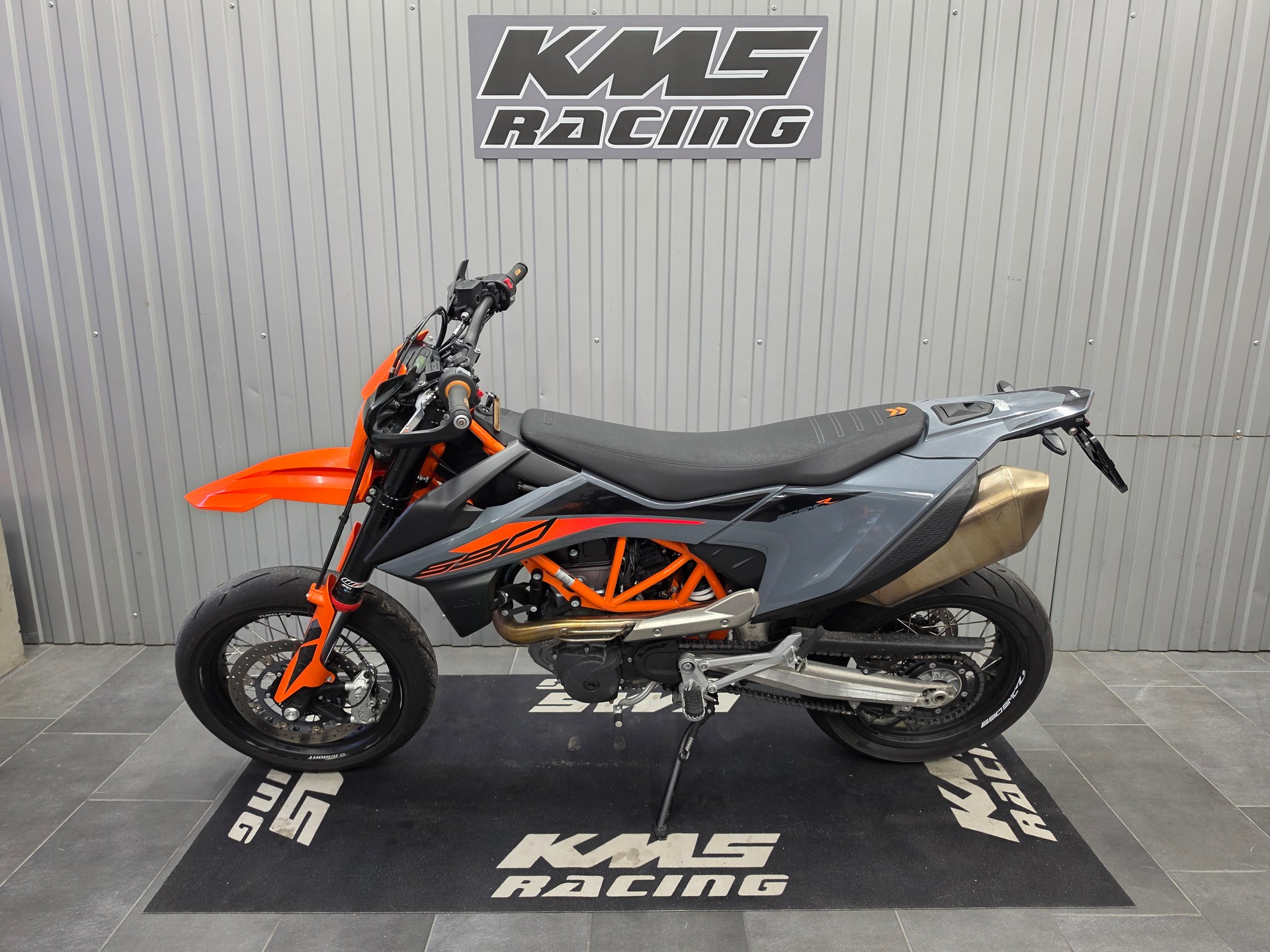 KTM 690 SMC R-showroom-element-1