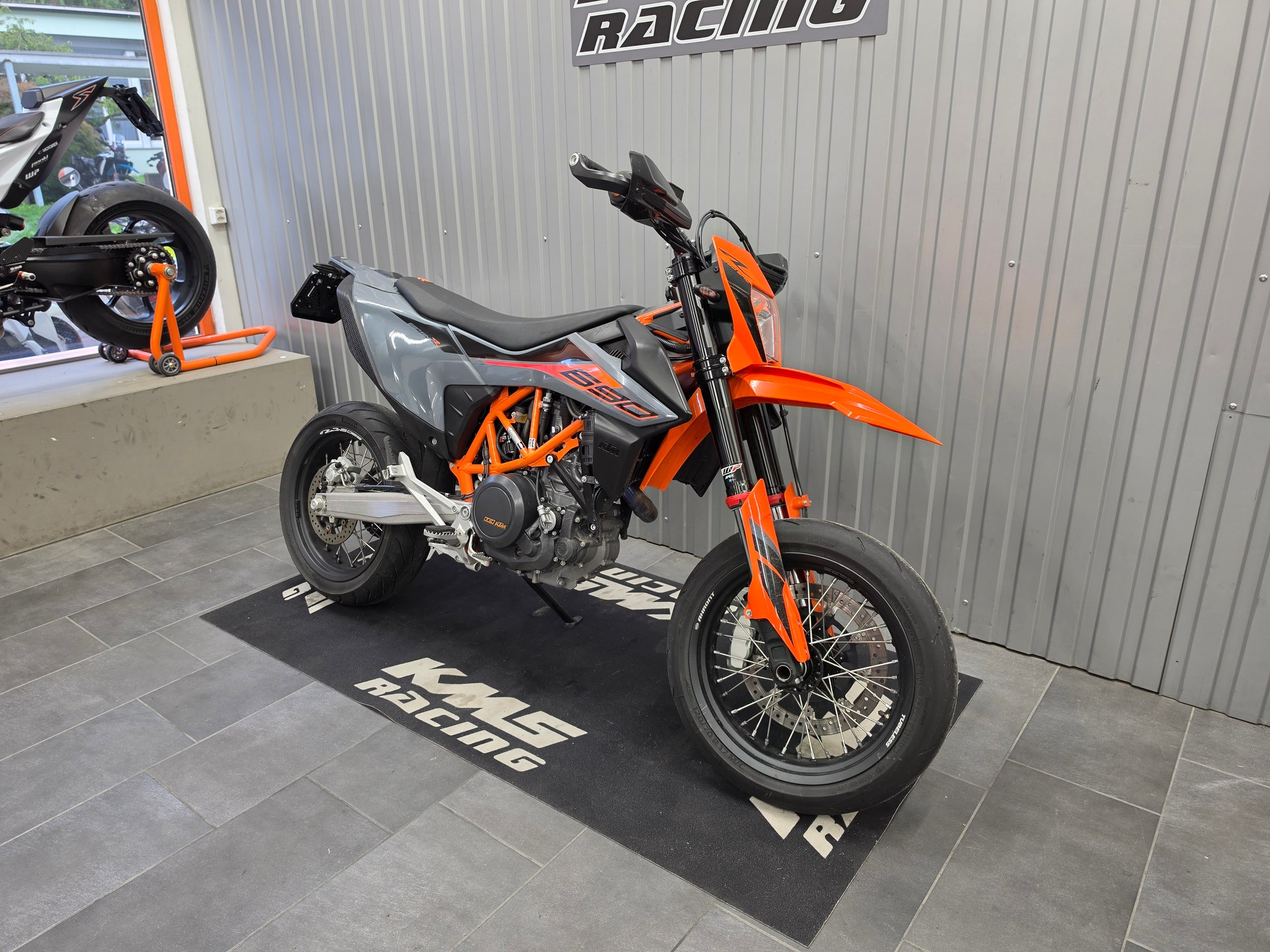 KTM 690 SMC R-image-4