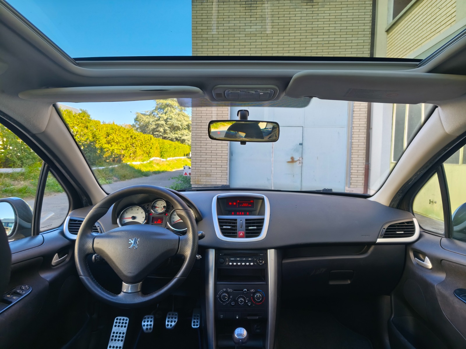 PEUGEOT 207 SW 1.4 16V Trendy Clim-image-7