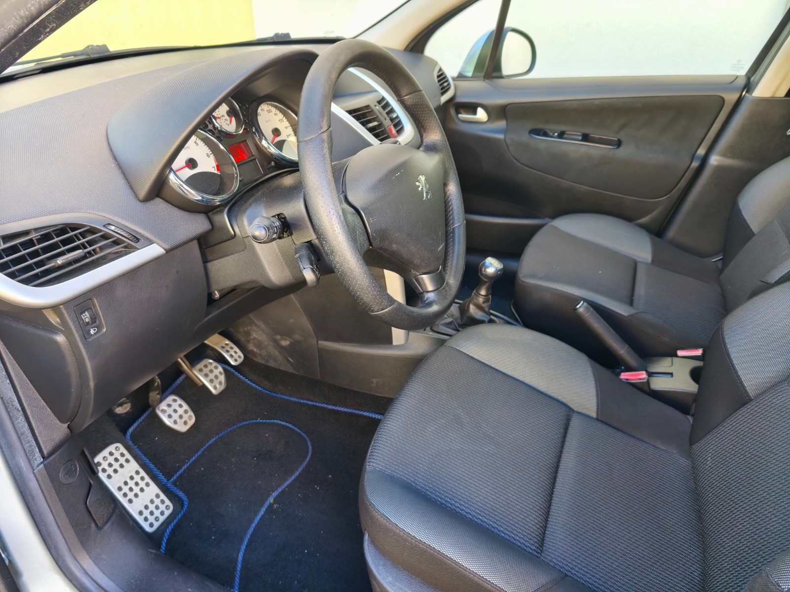 PEUGEOT 207 SW 1.4 16V Trendy Clim-image-8