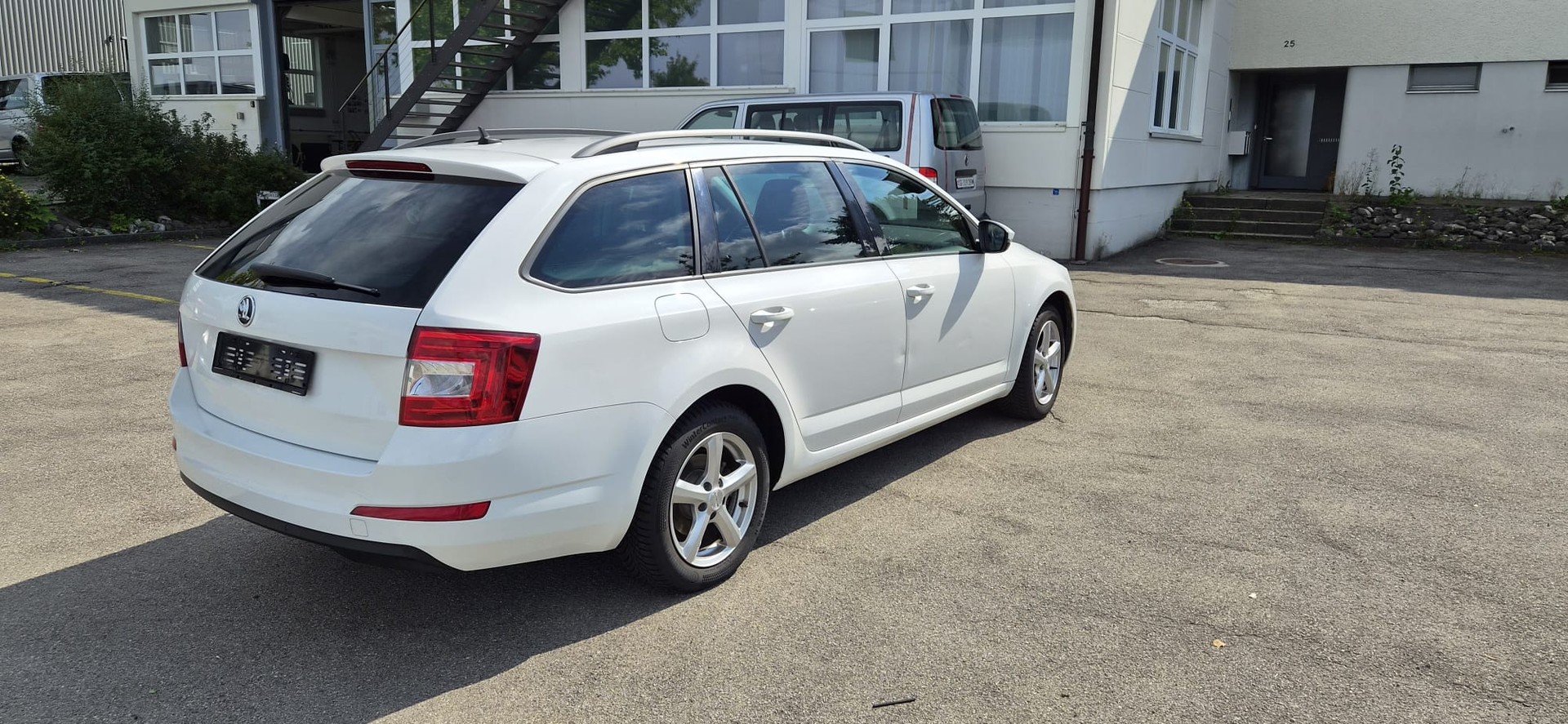 SKODA 1.6 TDI 110 Ambition 4x4-image-2