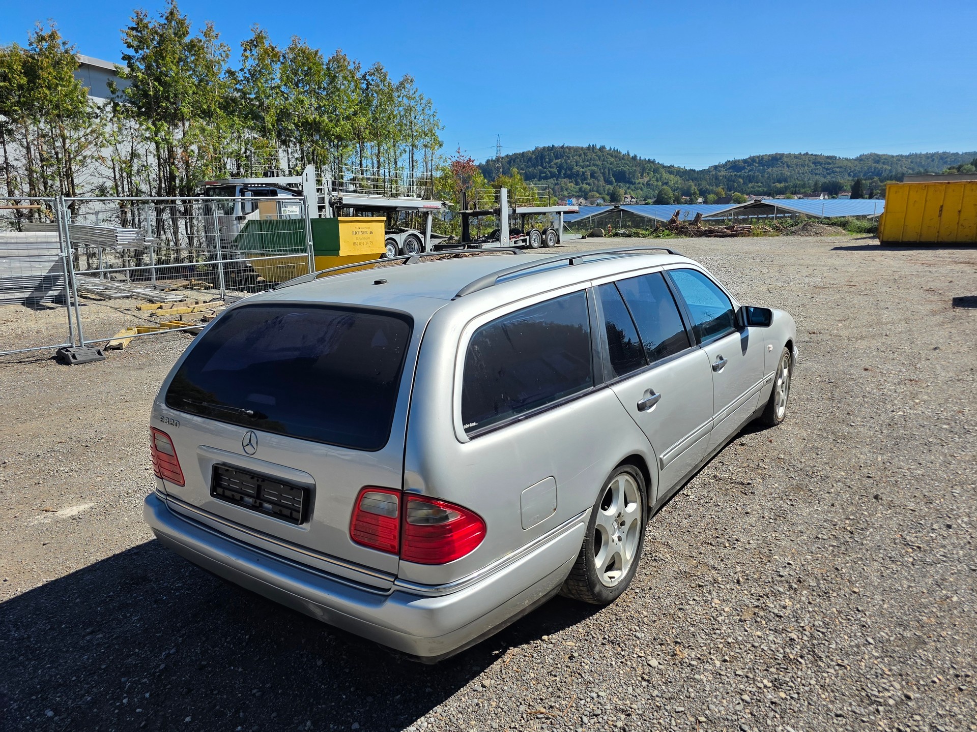 MERCEDES-BENZ E 320 Classic Automatic-image-4