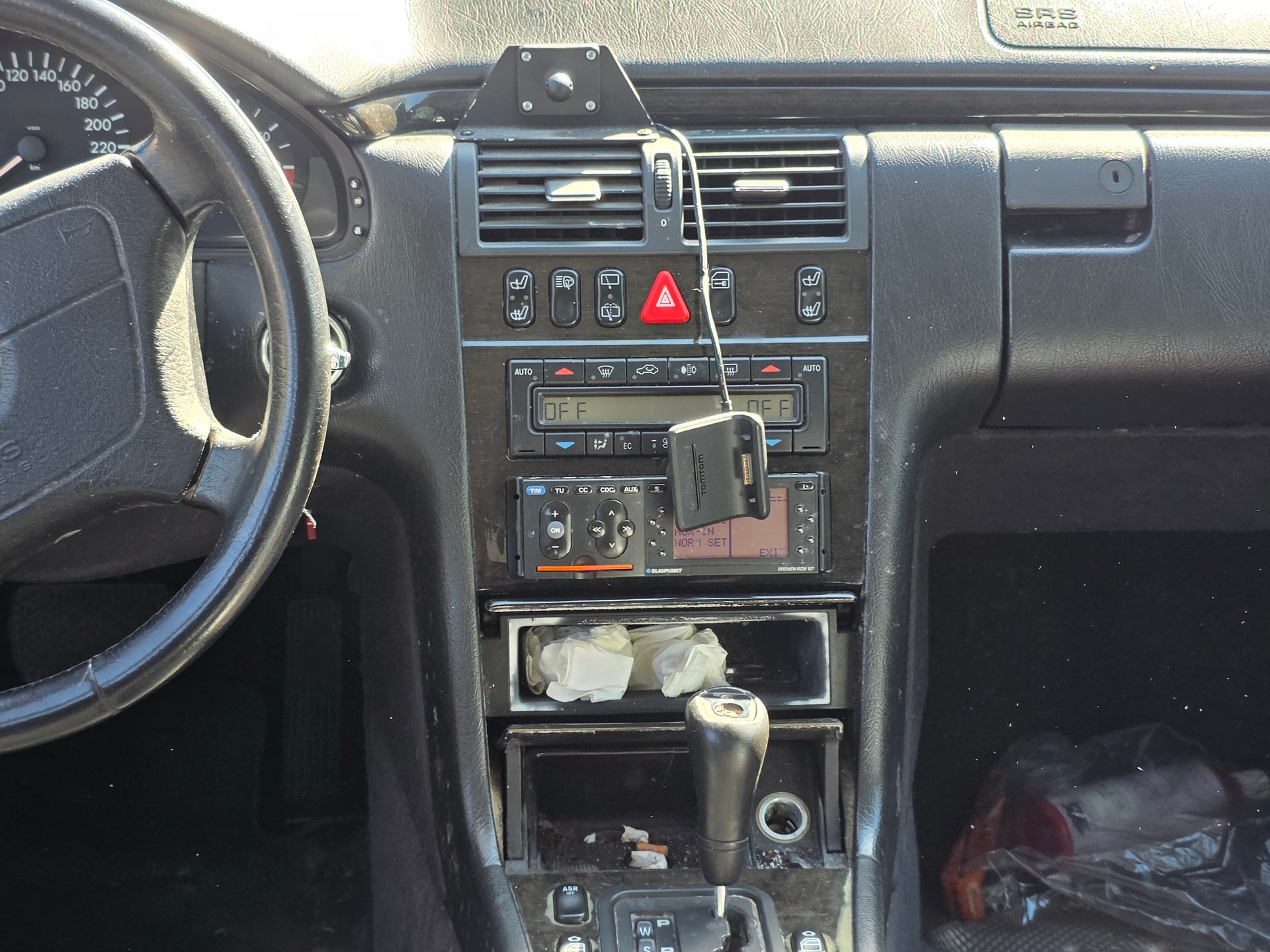 MERCEDES-BENZ E 320 Classic Automatic-image-11