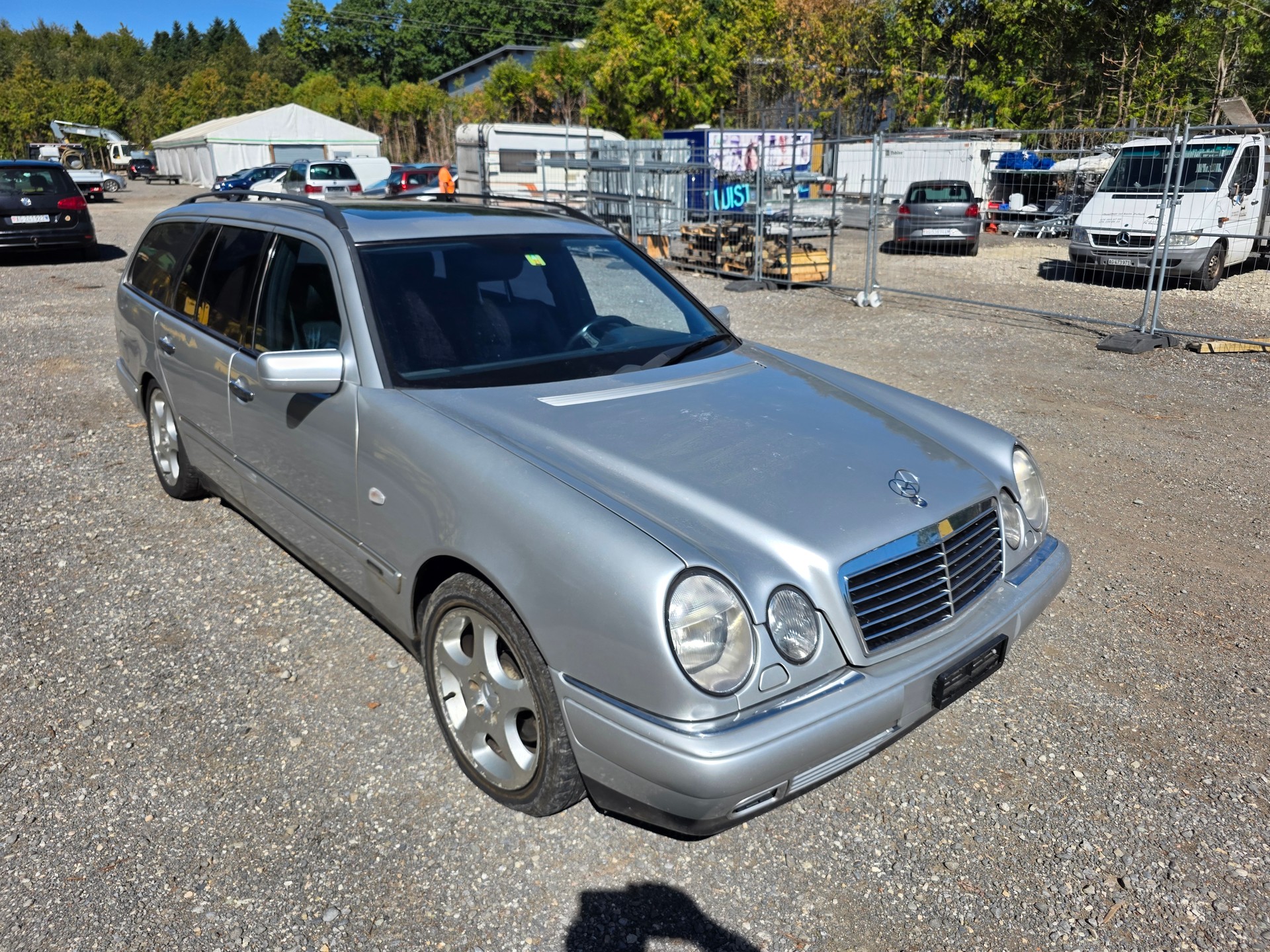 MERCEDES-BENZ E 320 Classic Automatic-image-2