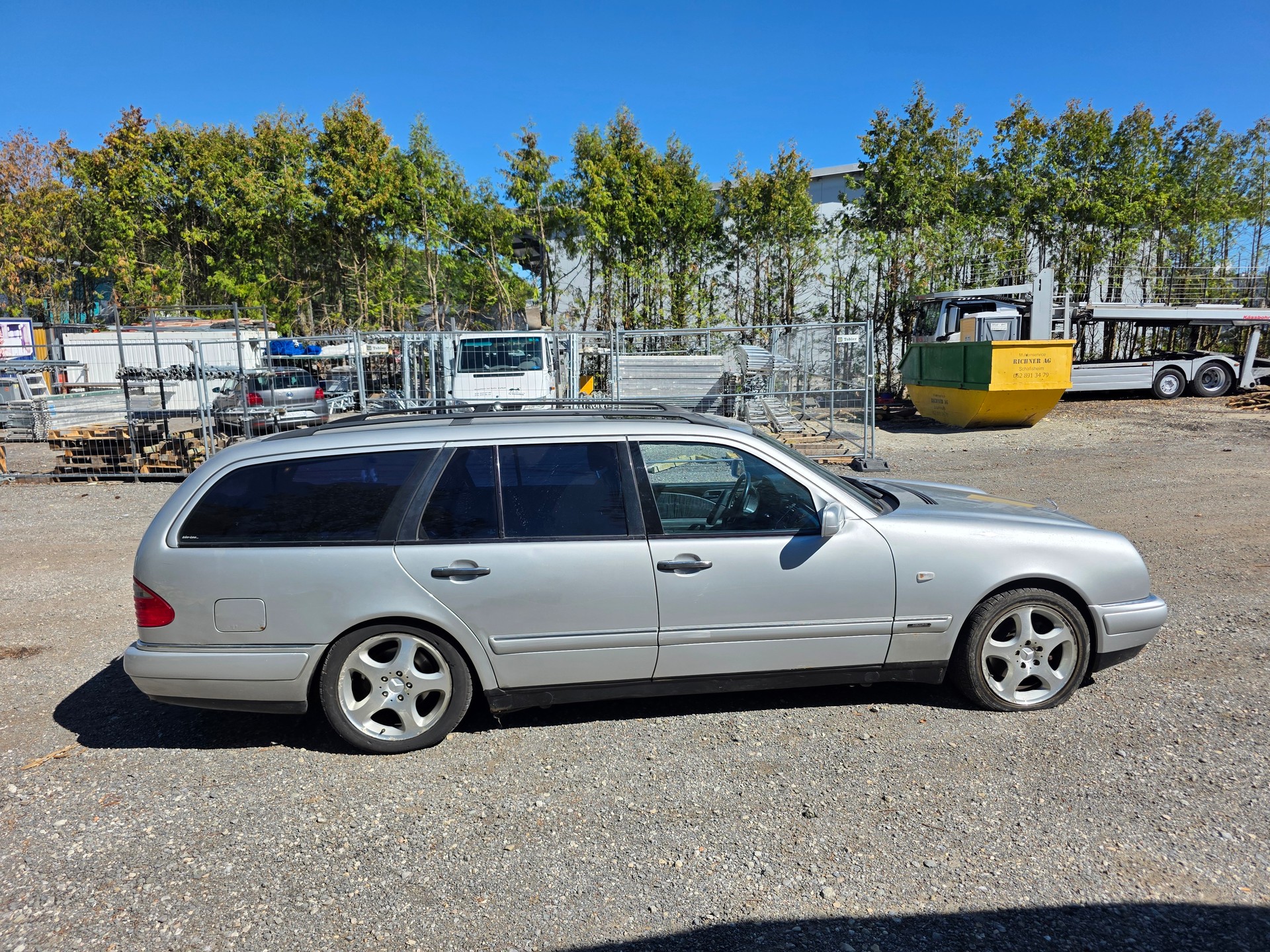 MERCEDES-BENZ E 320 Classic Automatic-image-3