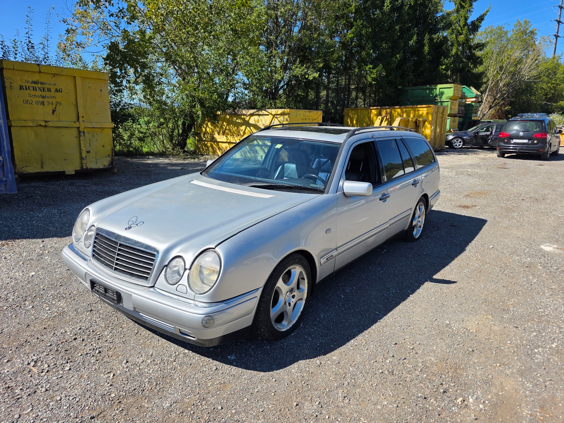 MERCEDES-BENZ E 320 Classic Automatic-image-1