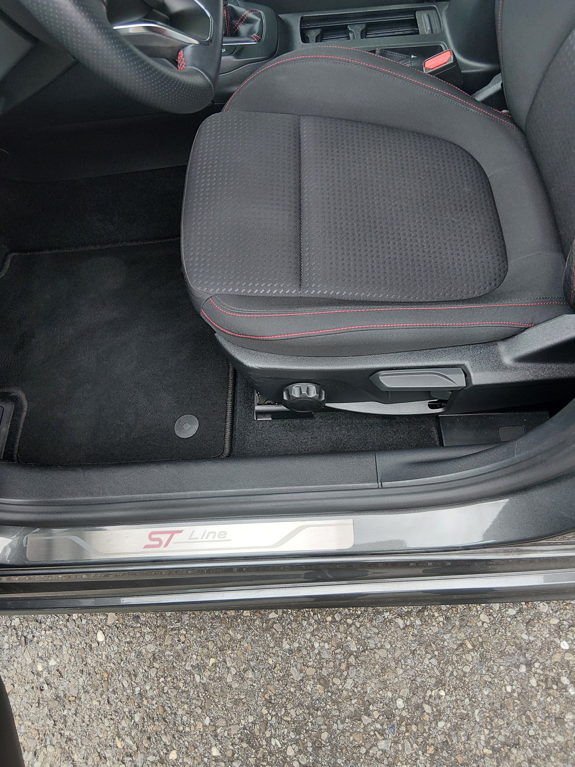 FORD Focus 1.5 SCTi ST Line-image-8