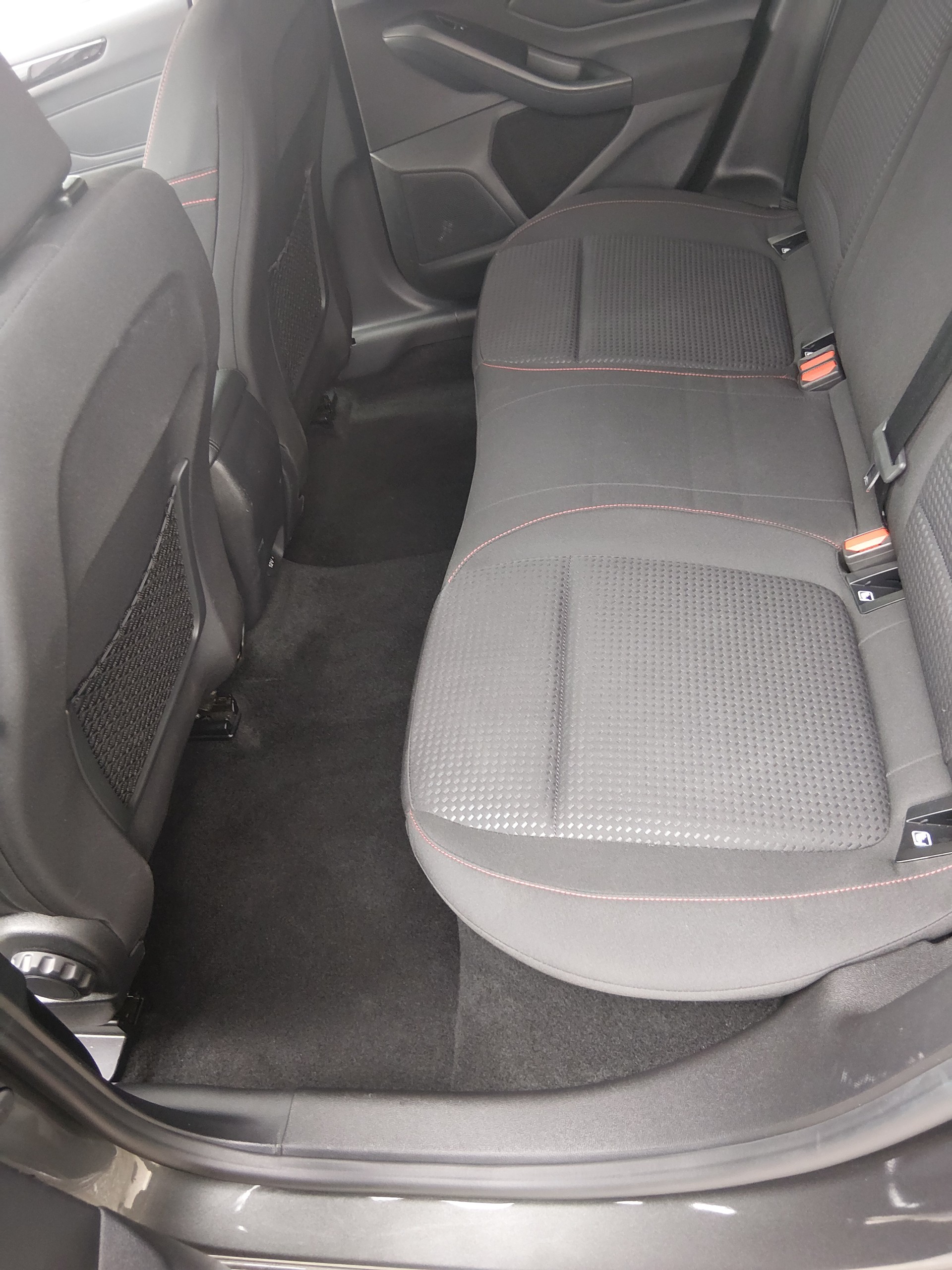 FORD Focus 1.5 SCTi ST Line-image-9
