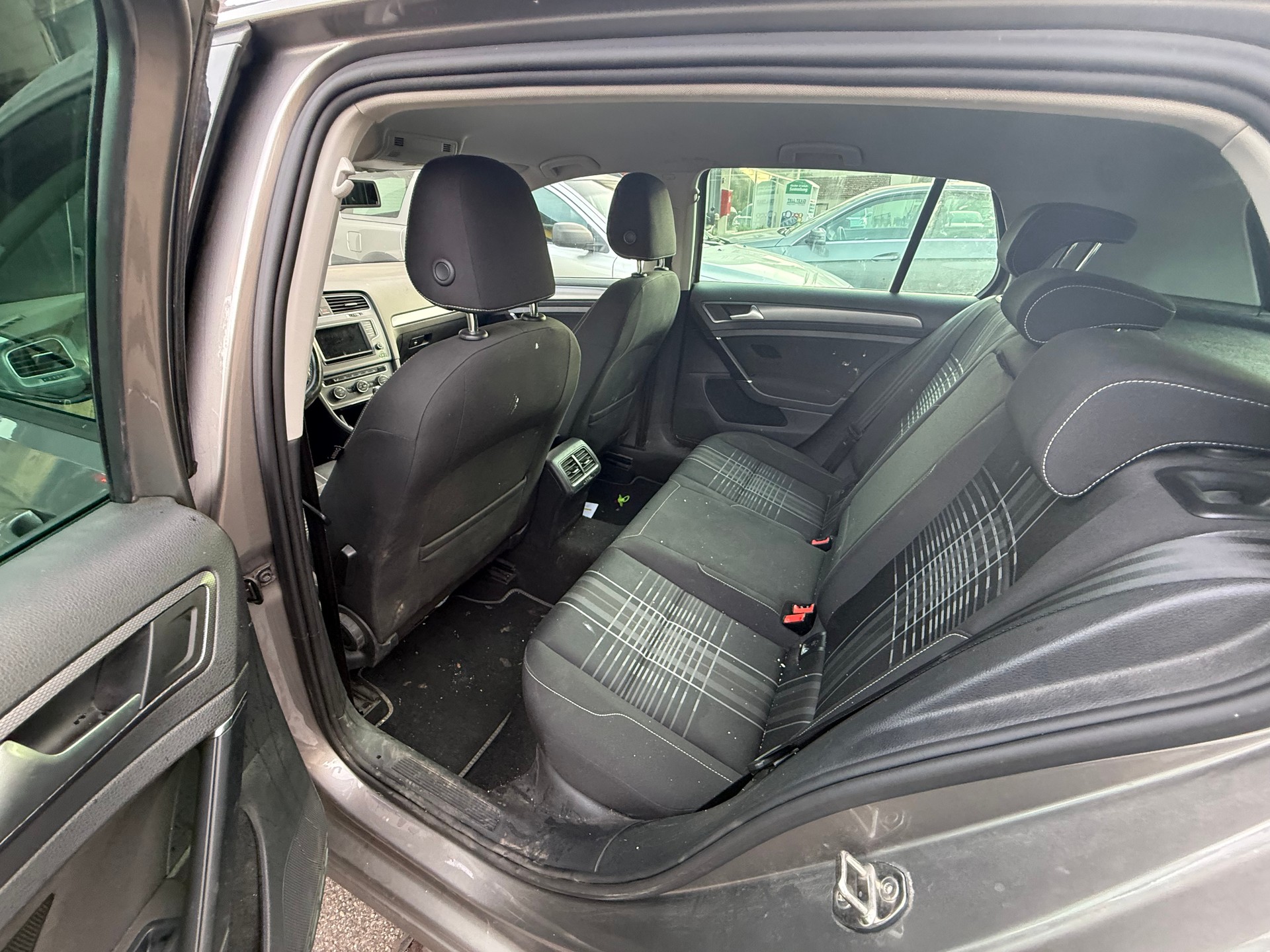 VW Golf 2.0 TDI Comfortline DSG-image-9