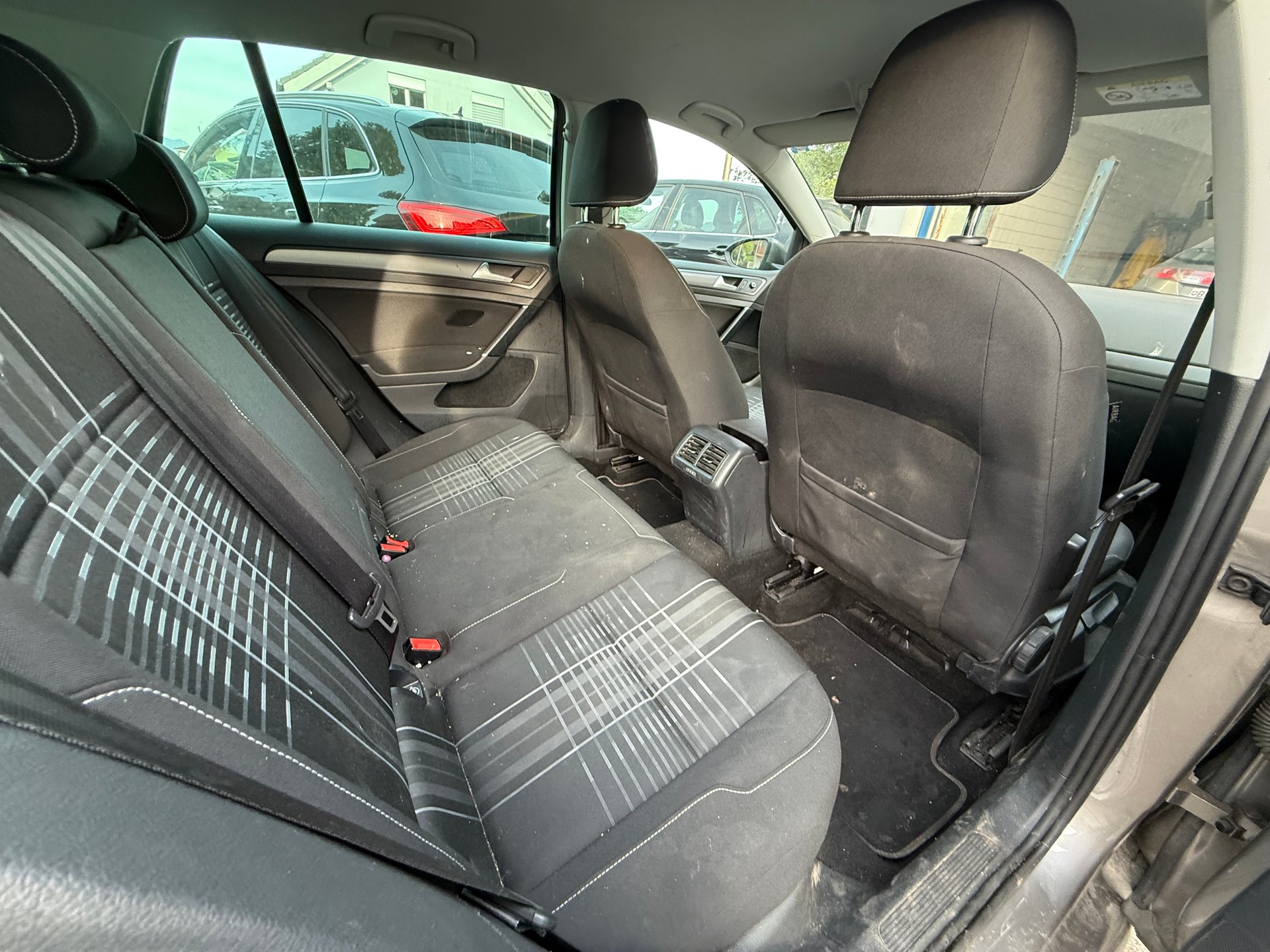 VW Golf 2.0 TDI Comfortline DSG-image-11