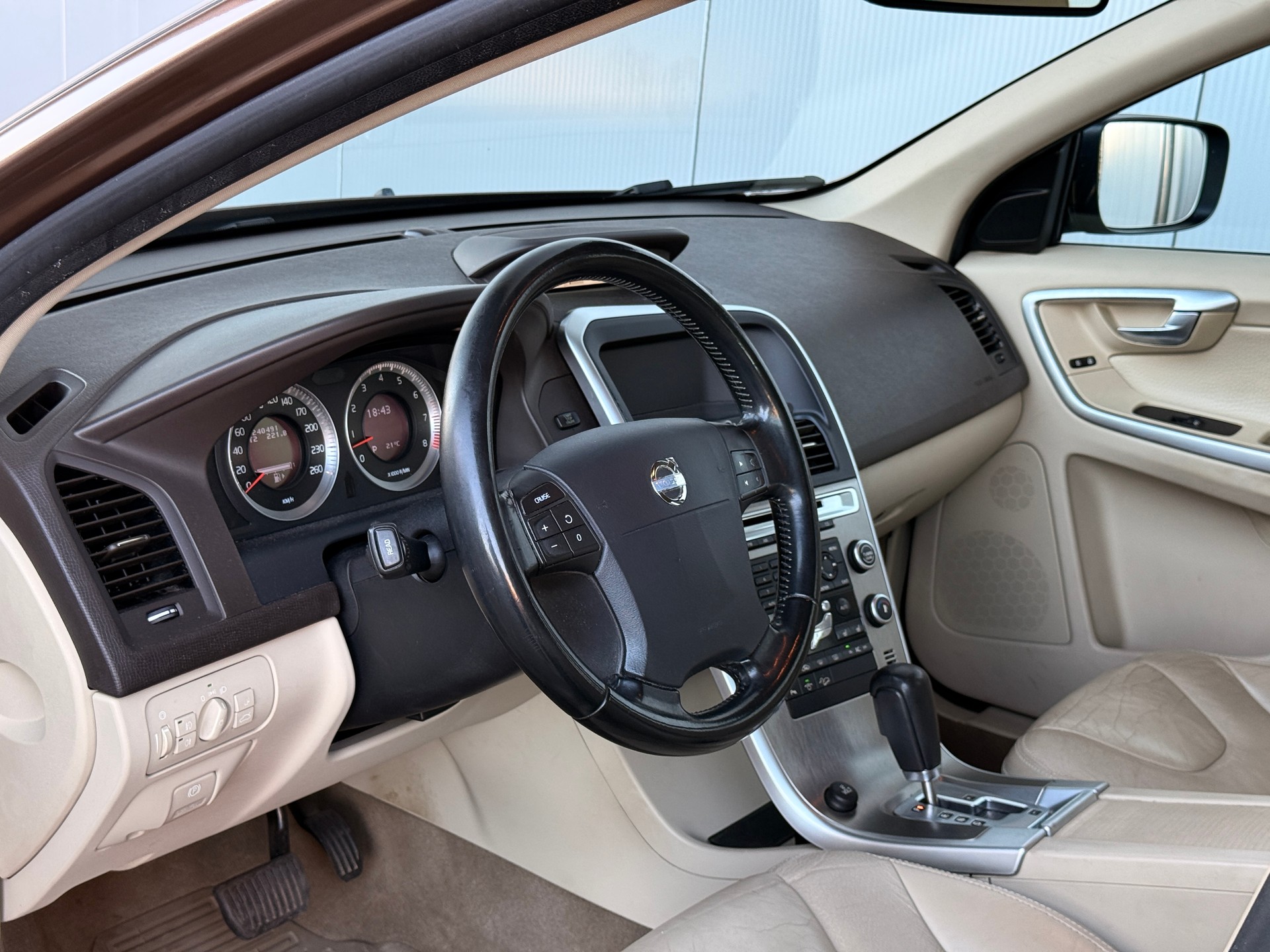 VOLVO XC60 T6 AWD Summum Geartronic-image-9