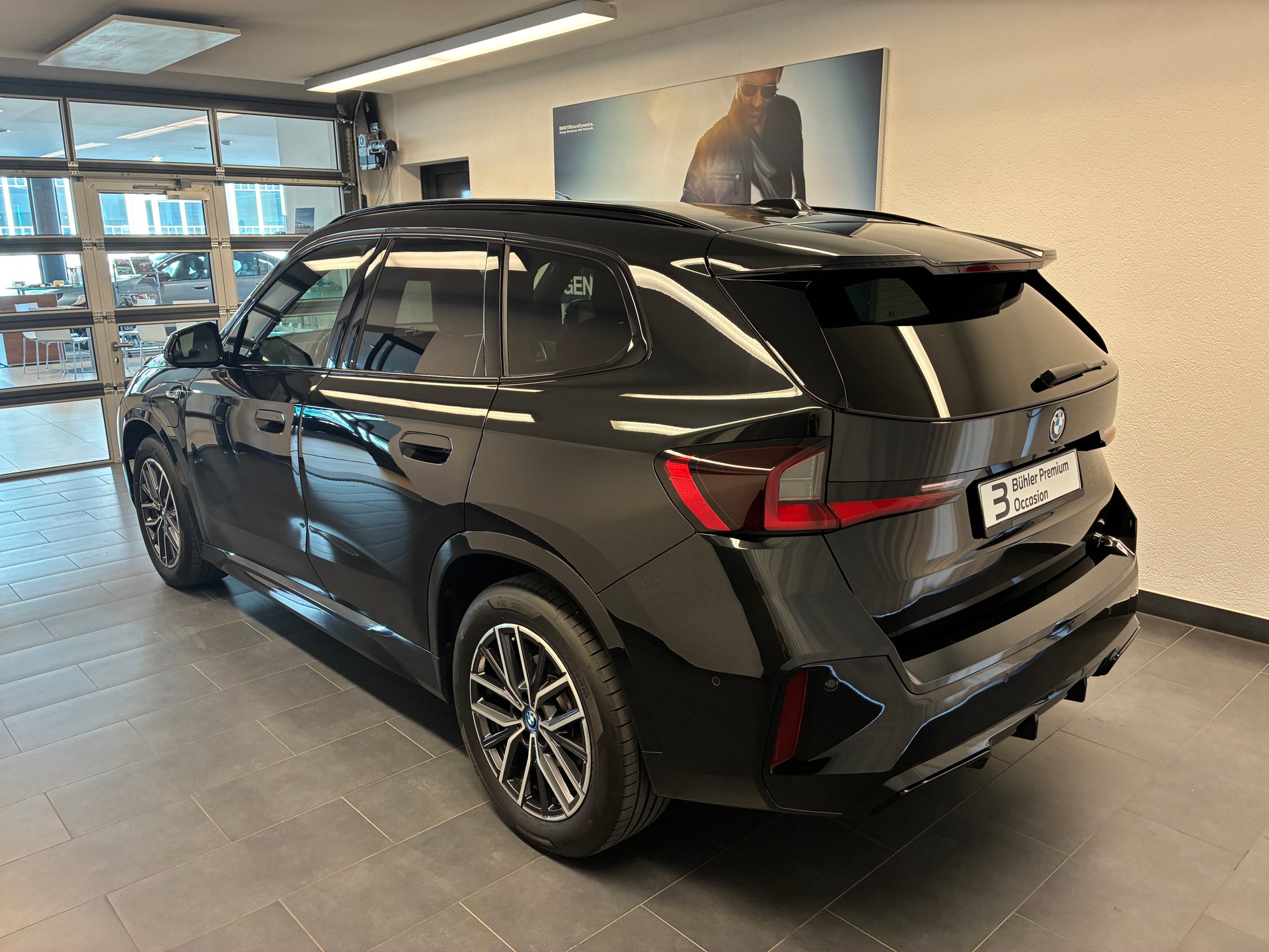 BMW X1 25e xDrive M Sport-showroom-element-3