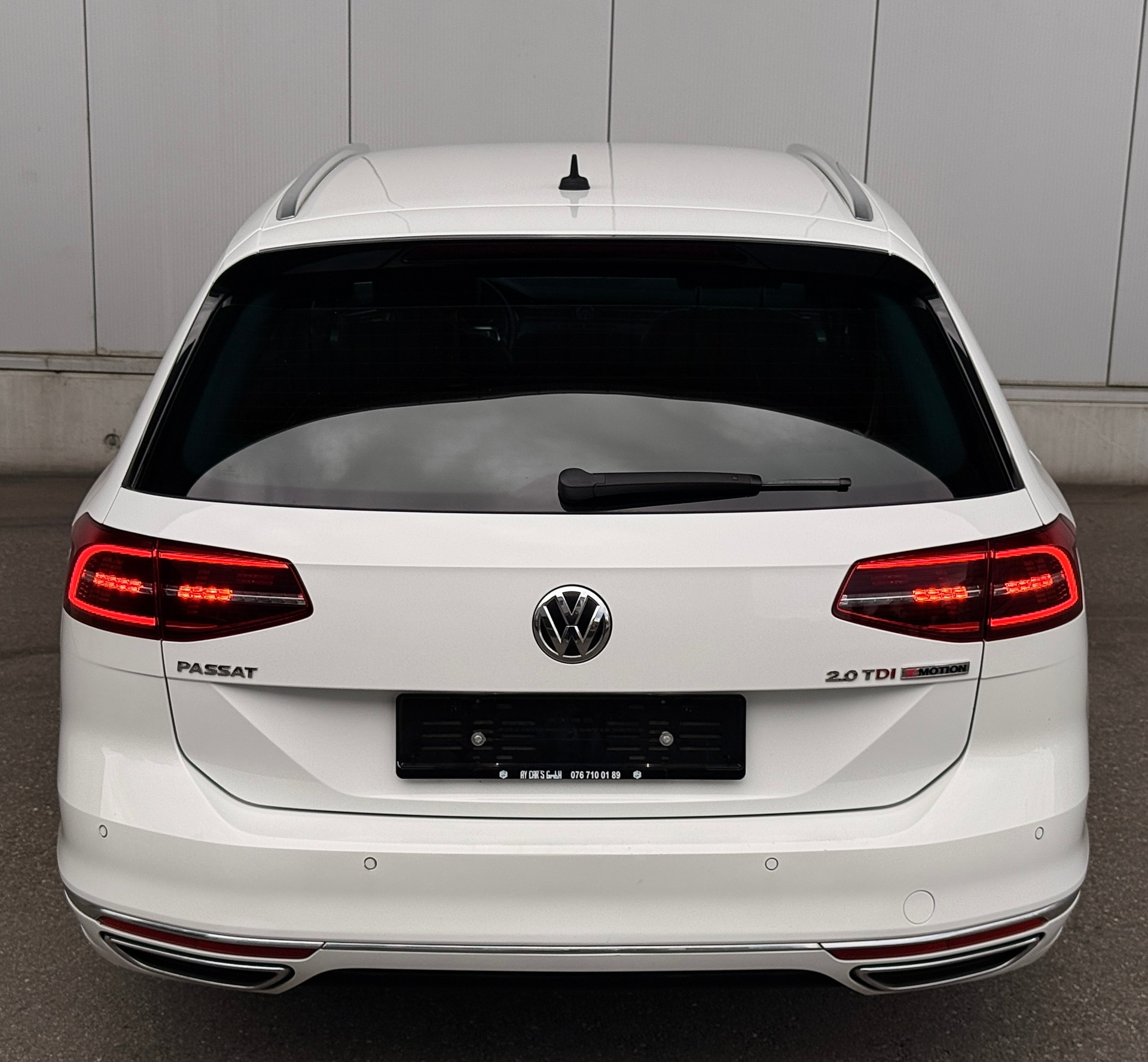 VW Passat Variant 2.0 TDI BMT R-Line DSG 4Motion-image-6