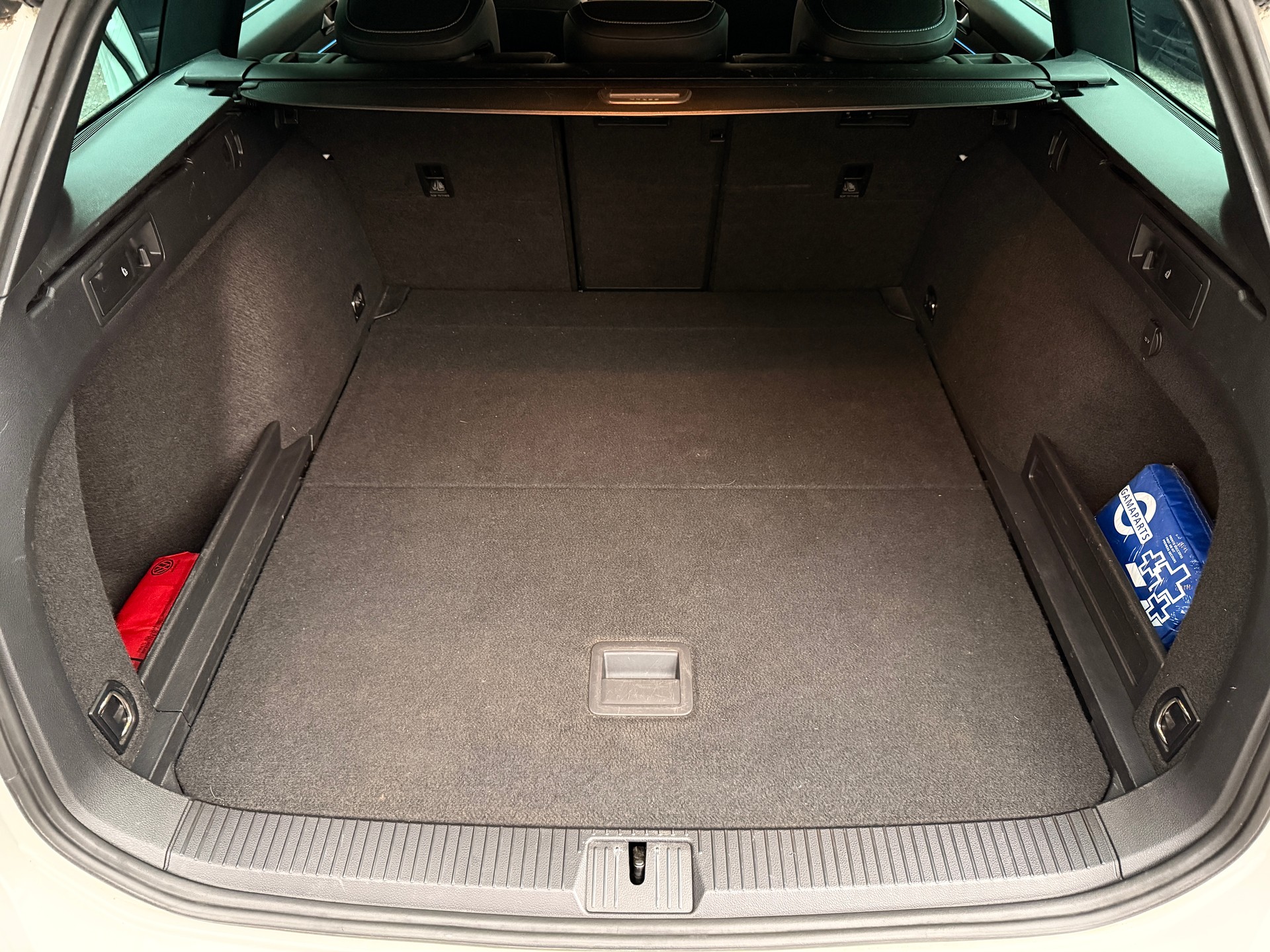 VW Passat Variant 2.0 TDI BMT R-Line DSG 4Motion-image-15