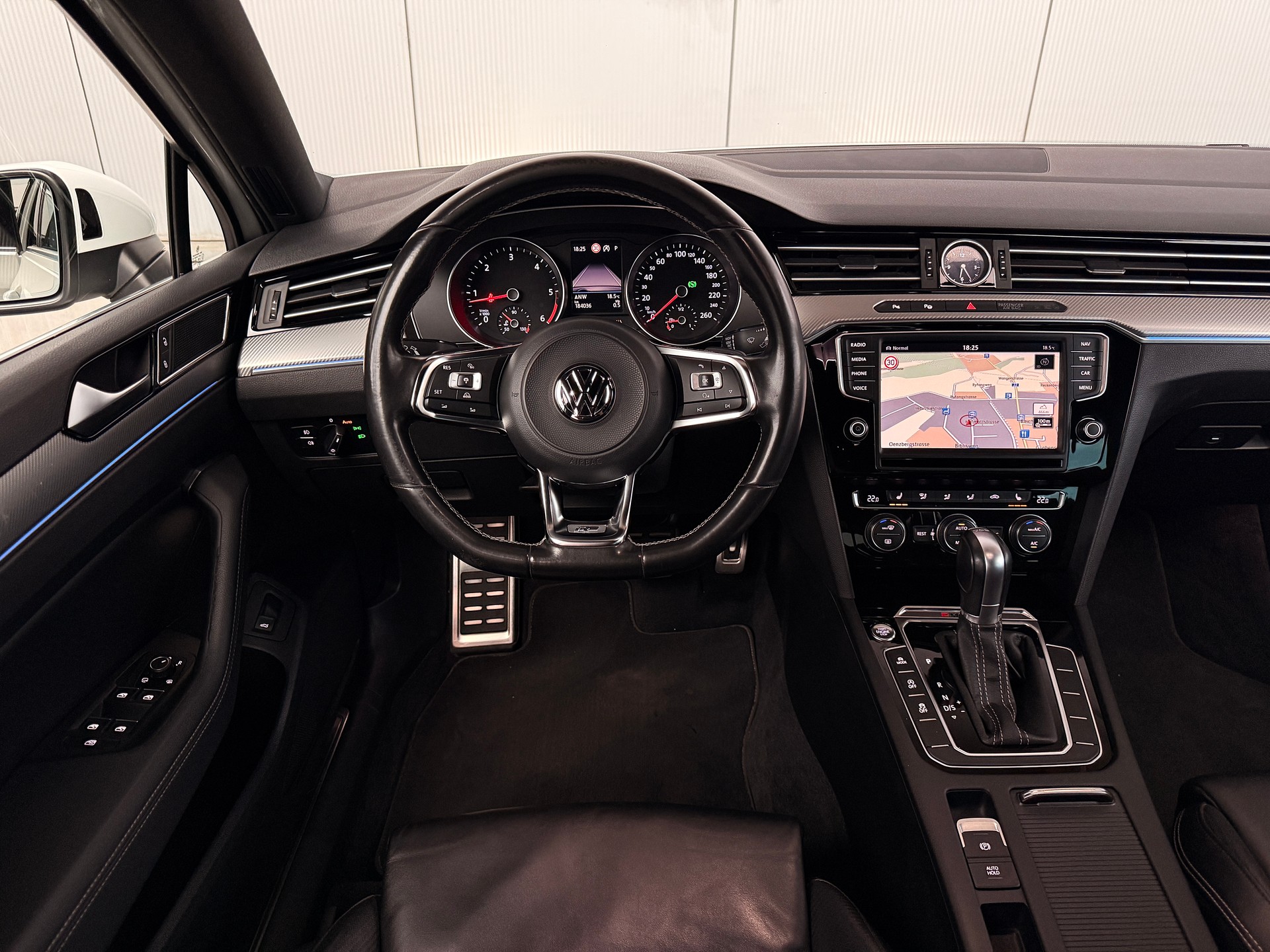 VW Passat Variant 2.0 TDI BMT R-Line DSG 4Motion-image-8