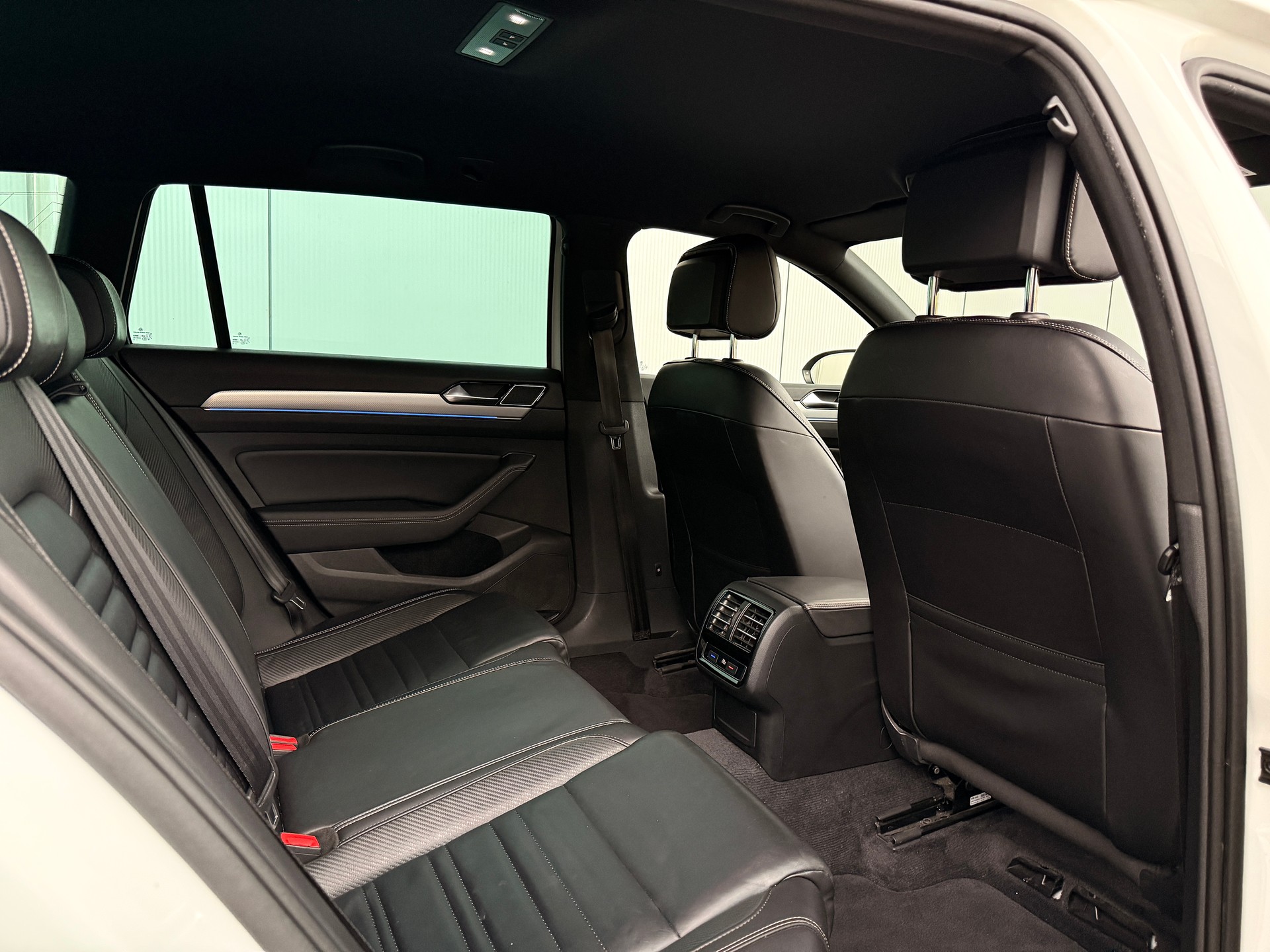 VW Passat Variant 2.0 TDI BMT R-Line DSG 4Motion-image-14