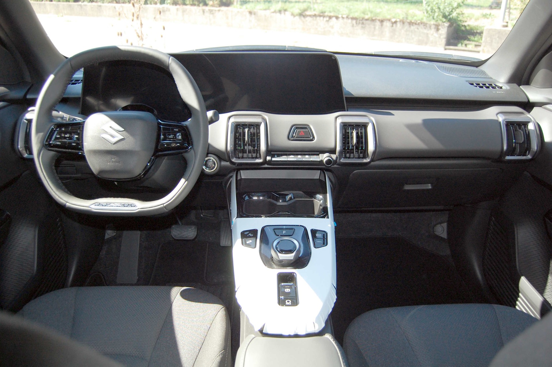 SUZUKI e-Vitara 61kWh Piz Sulai 4x4-image-9