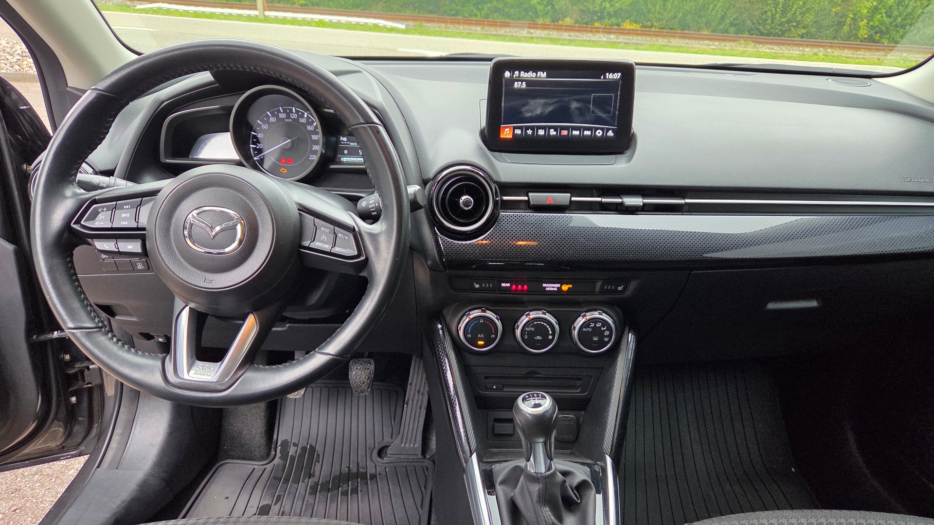 MAZDA 2 SKYACTIV-G 90 Ambition Plus-image-12