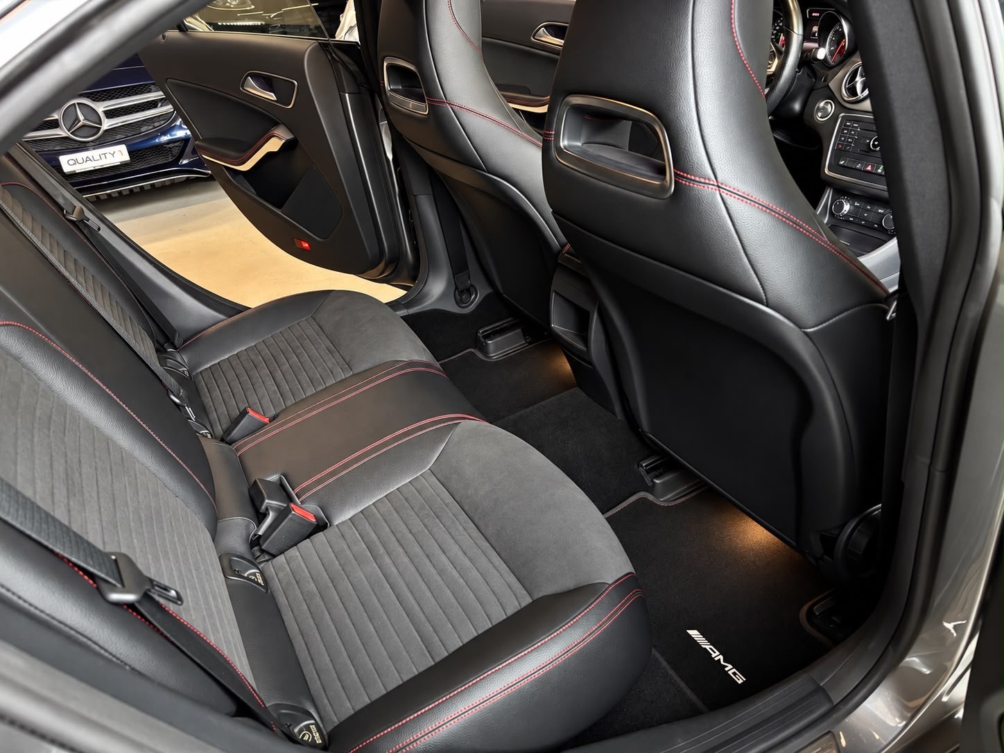 MERCEDES-BENZ CLA 180 AMG Line 7G-DCT-image-14