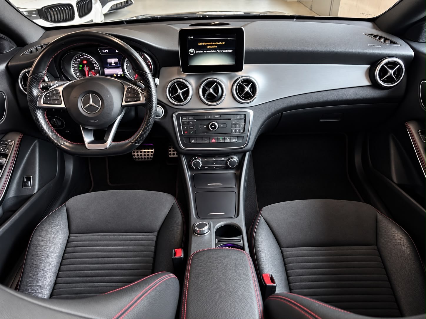 MERCEDES-BENZ CLA 180 AMG Line 7G-DCT-image-12