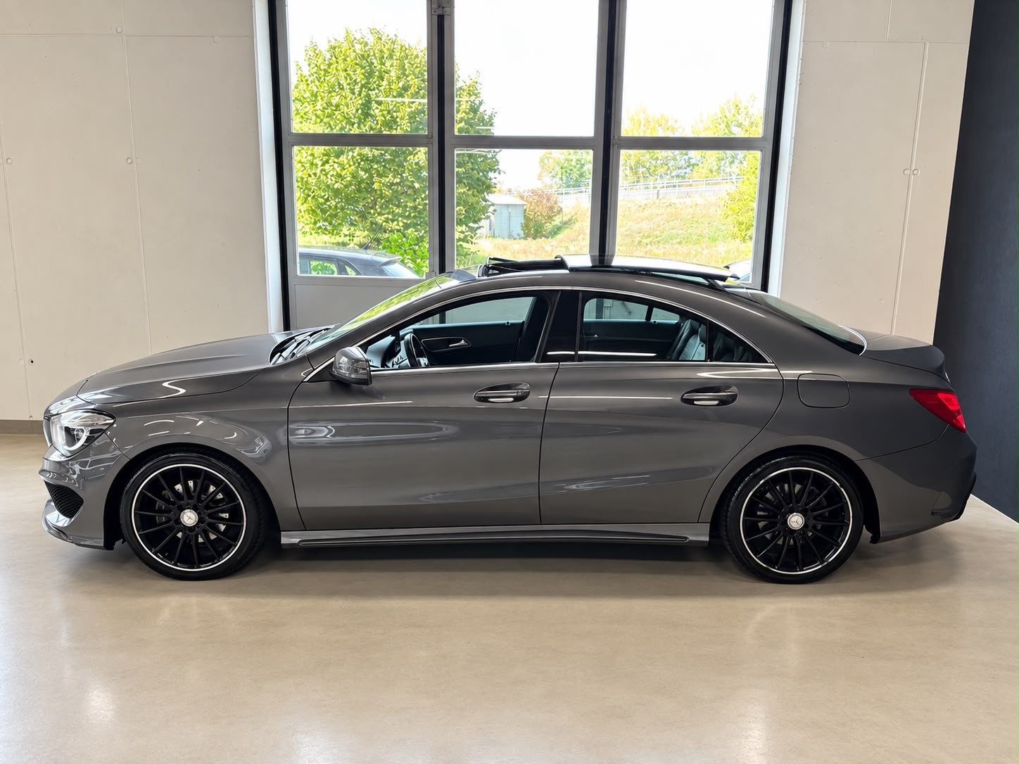 MERCEDES-BENZ CLA 180 AMG Line 7G-DCT-image-9