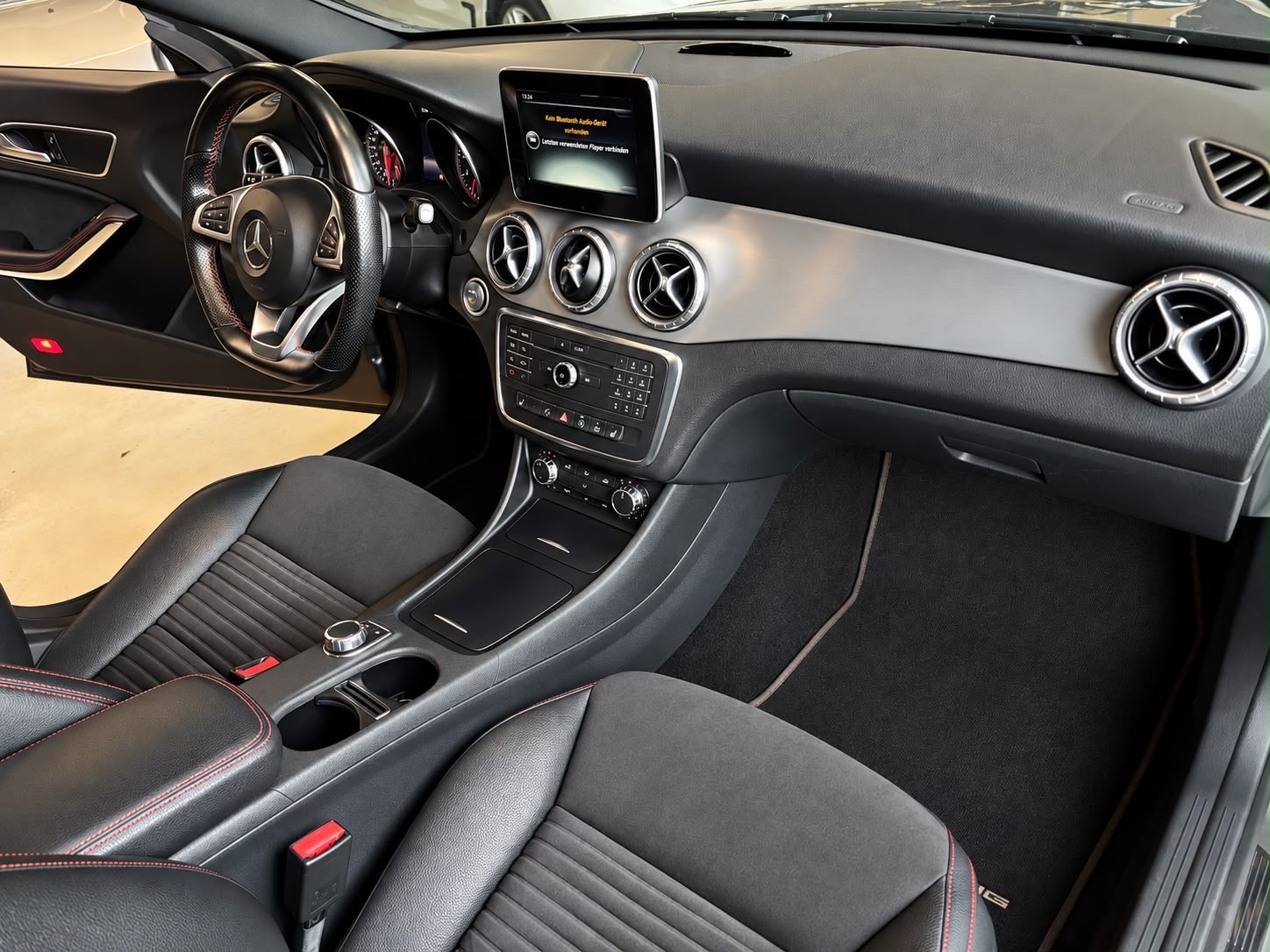 MERCEDES-BENZ CLA 180 AMG Line 7G-DCT-image-10