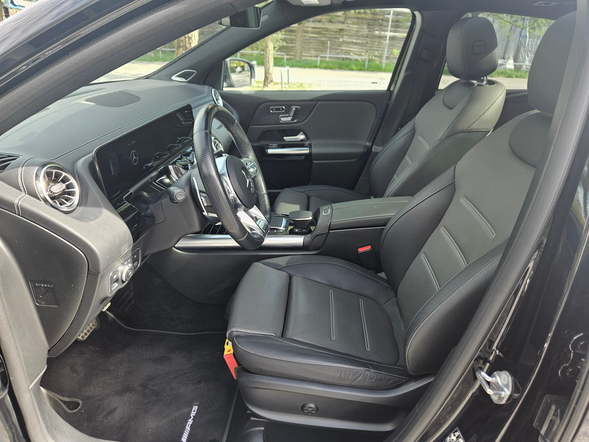 MERCEDES-BENZ GLA 45 S AMG 4matic+-image-6